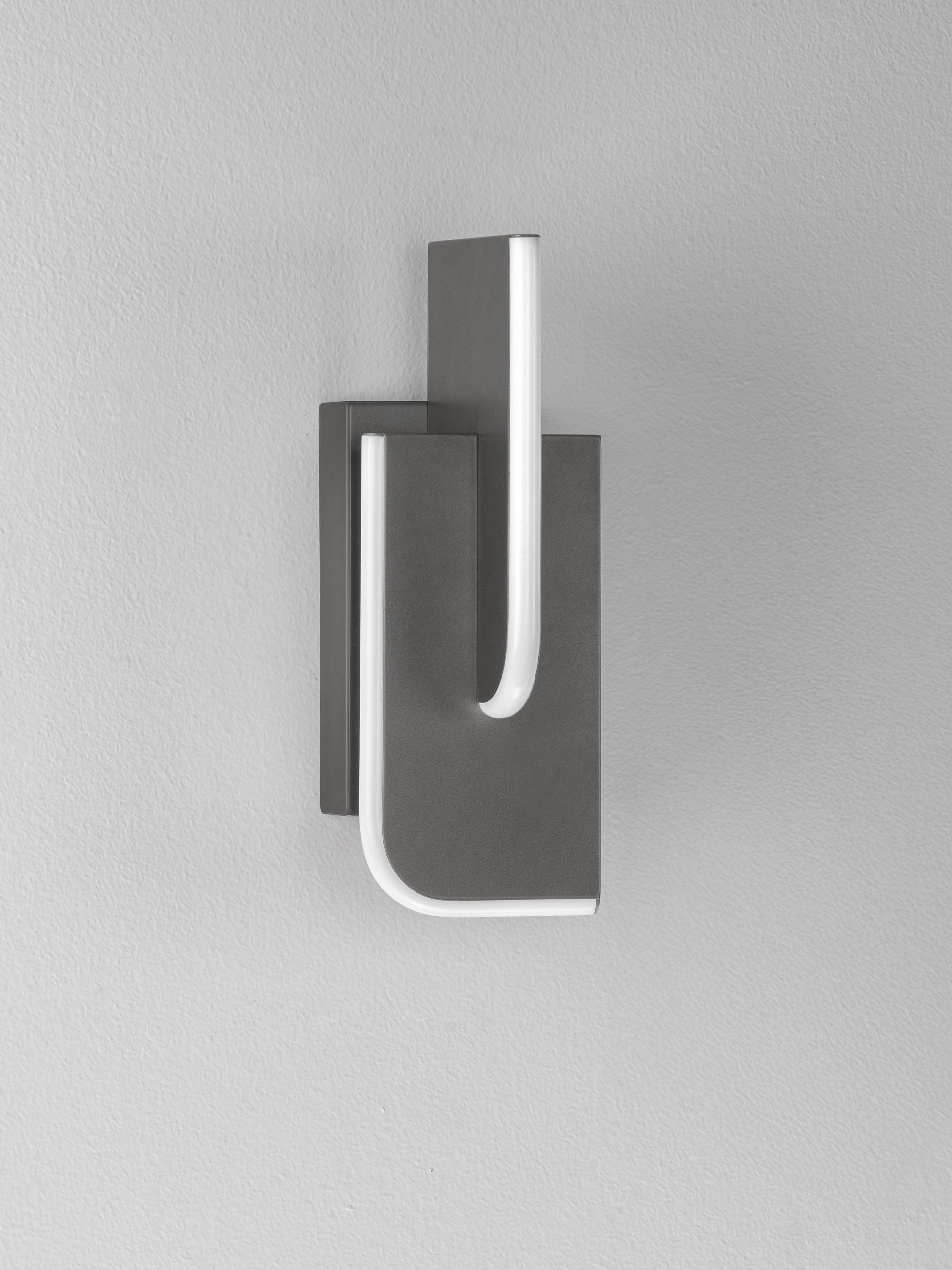 TOTEM | L 10.6 W 14 H 29 cm | 9 W | 3000 K | 382 lm | IP20 | Anthracite | Metal/Acrylic