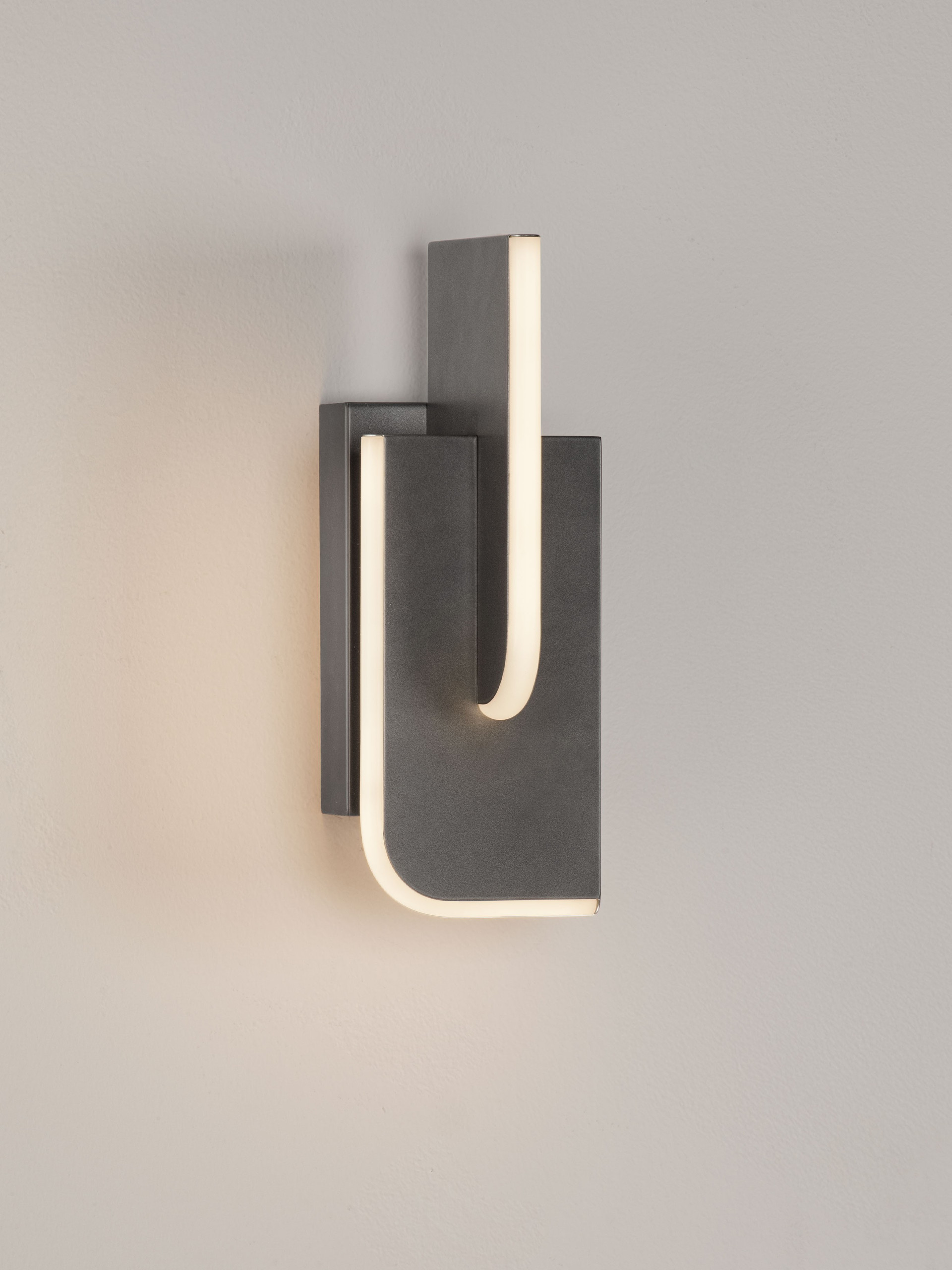 TOTEM | L 10.6 W 14 H 29 cm | 9 W | 3000 K | 382 lm | IP20 | Anthracite | Metal/Acrylic