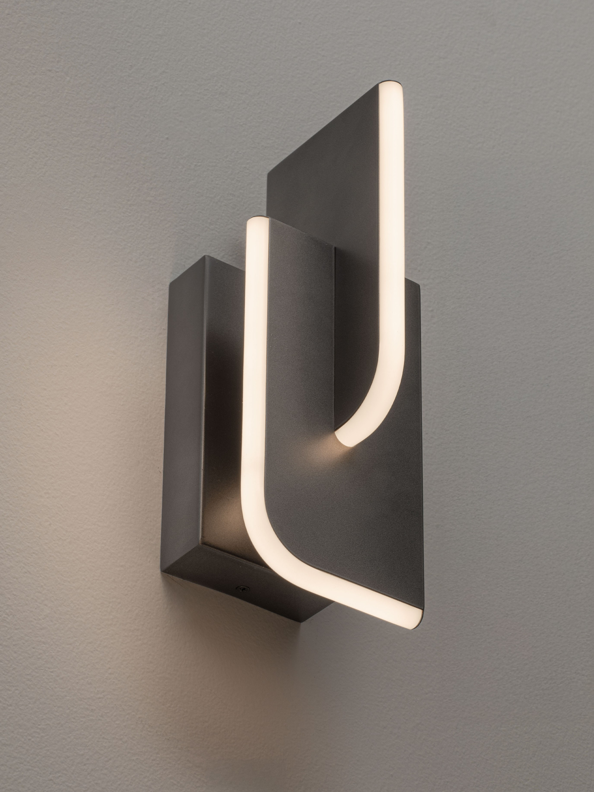 TOTEM | L 10.6 W 14 H 29 cm | 9 W | 3000 K | 382 lm | IP20 | Anthracite | Metal/Acrylic