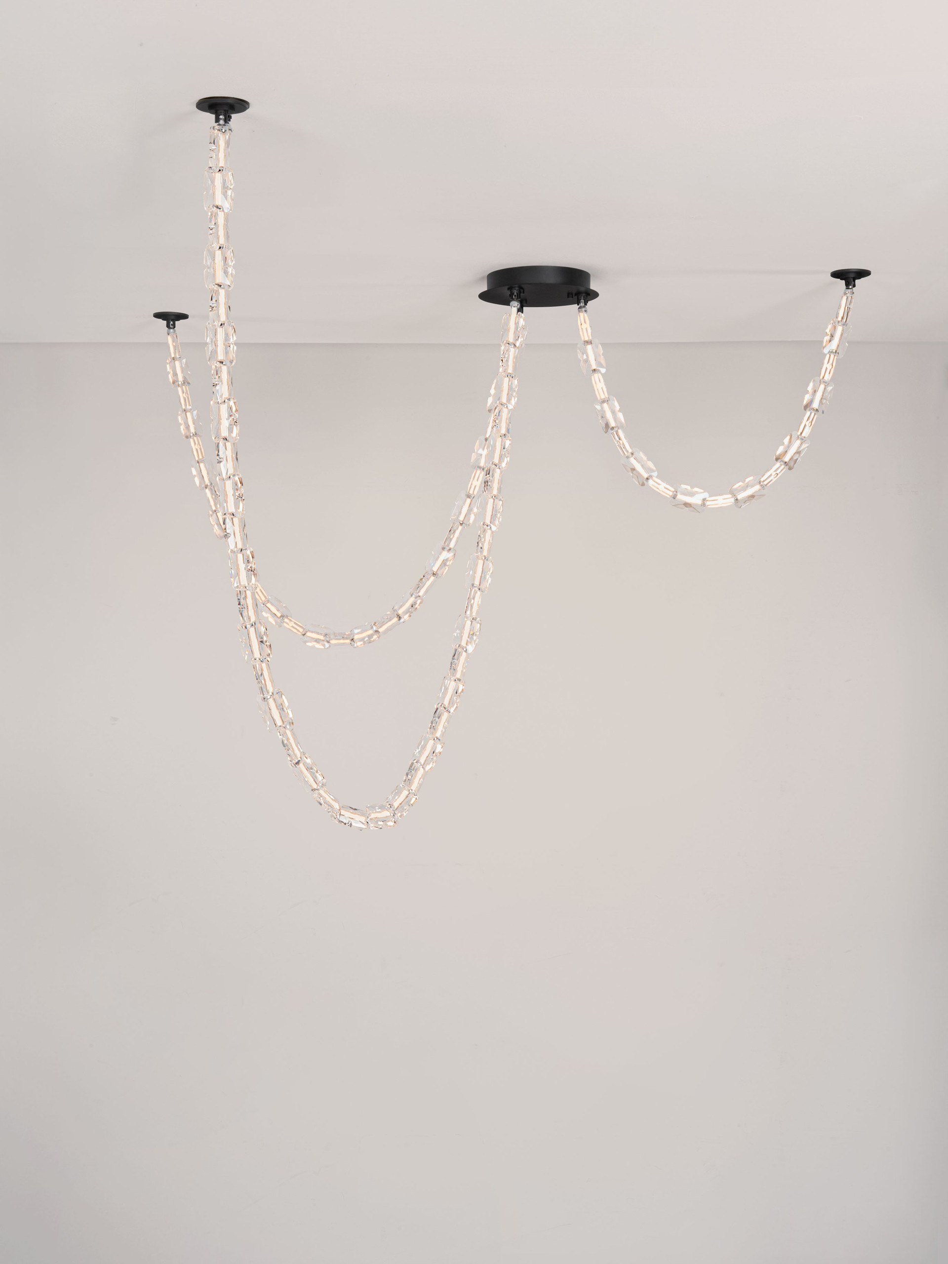 ALUME | L 315 W 209 H 136 cm | 103 W | 3000 K | 5502 lm | IP20 | Chrome/Clear | Metal/Acrylic