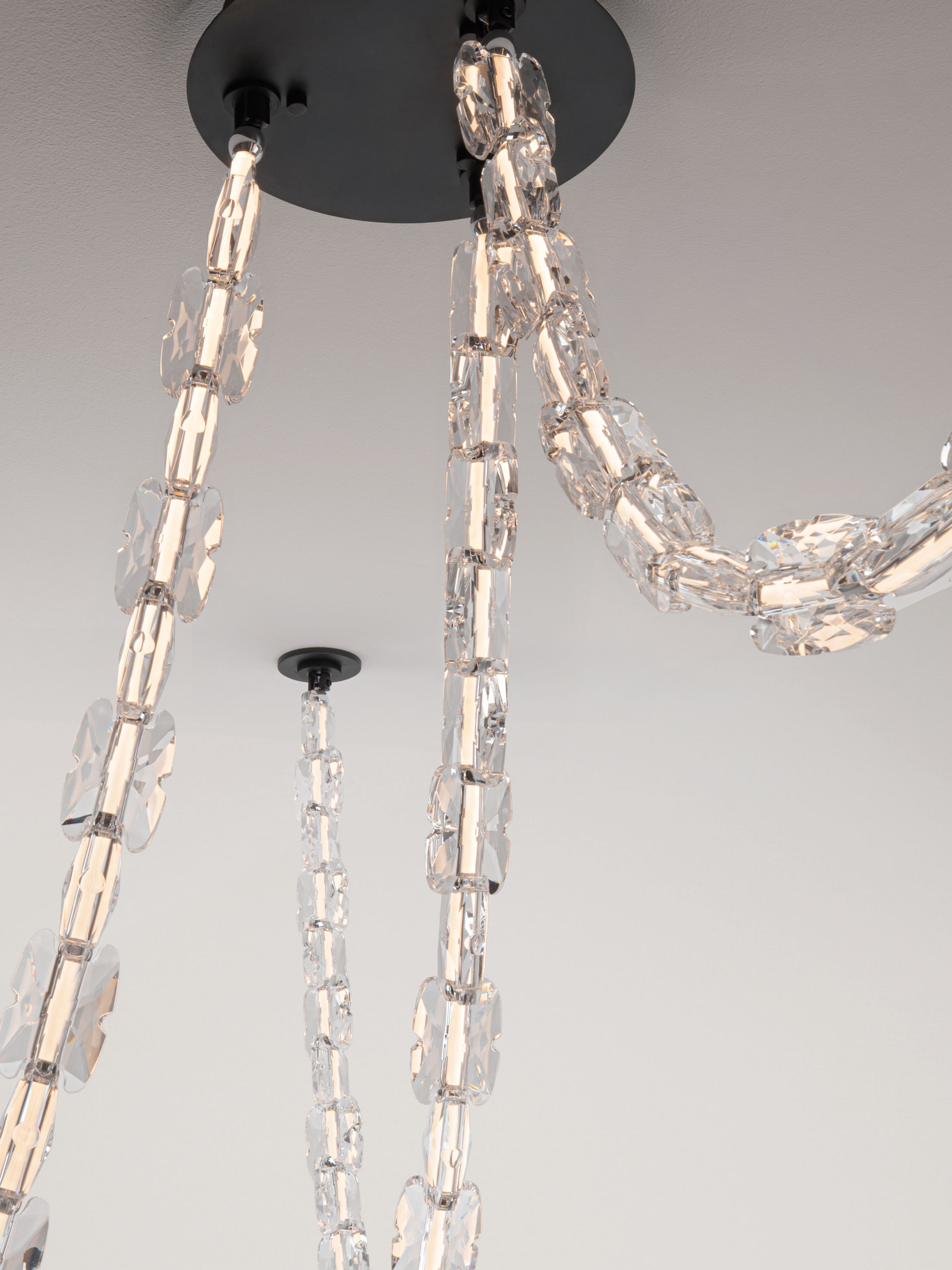 ALUME | L 315 W 209 H 136 cm | 103 W | 3000 K | 5502 lm | IP20 | Chrome/Clear | Metal/Acrylic