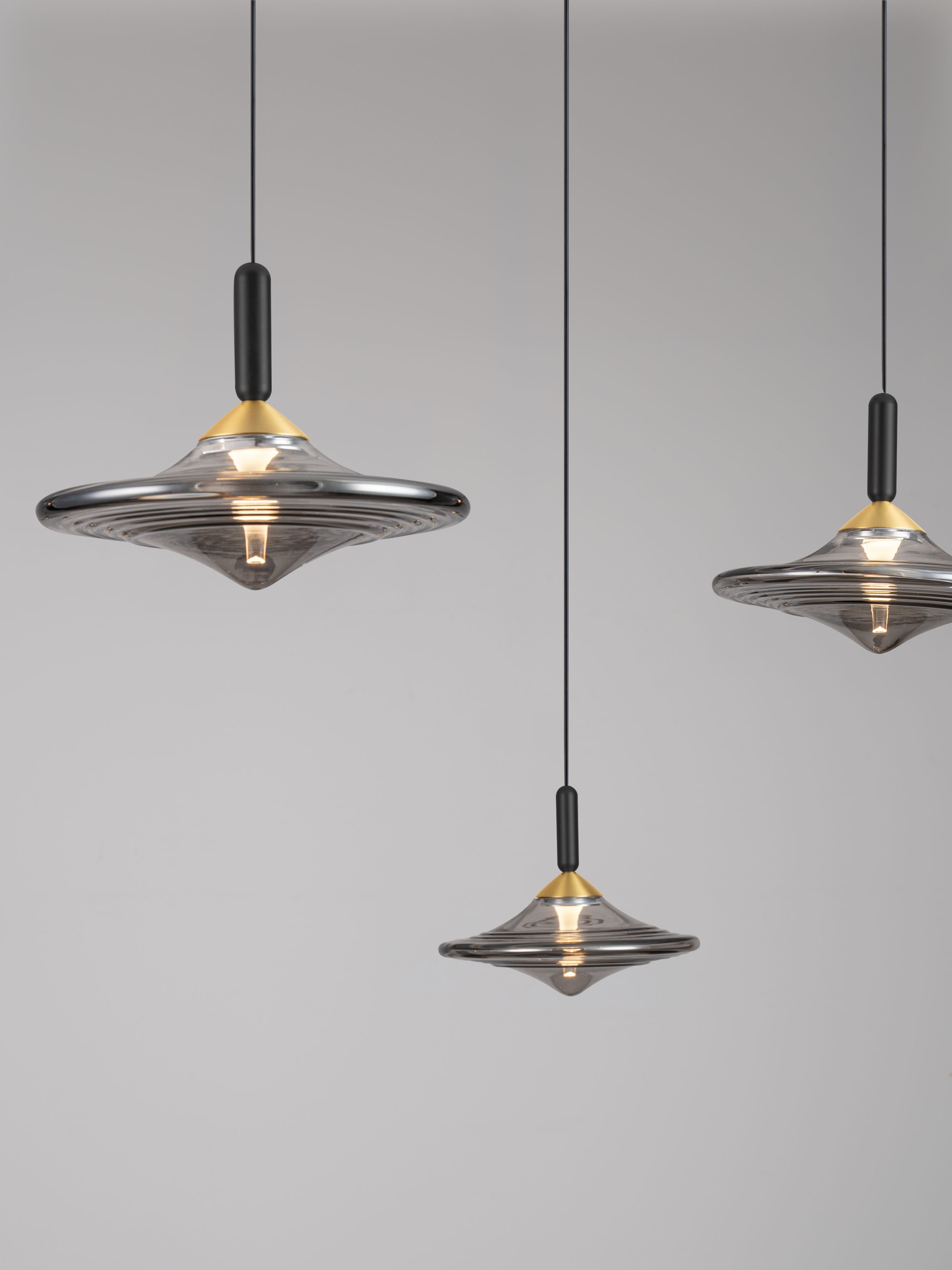 DIAZ | H 200 D 127 cm | 24 W | 3000 K | 1075 lm | IP20 | Brass Gold/Smokey | Glass/Metal