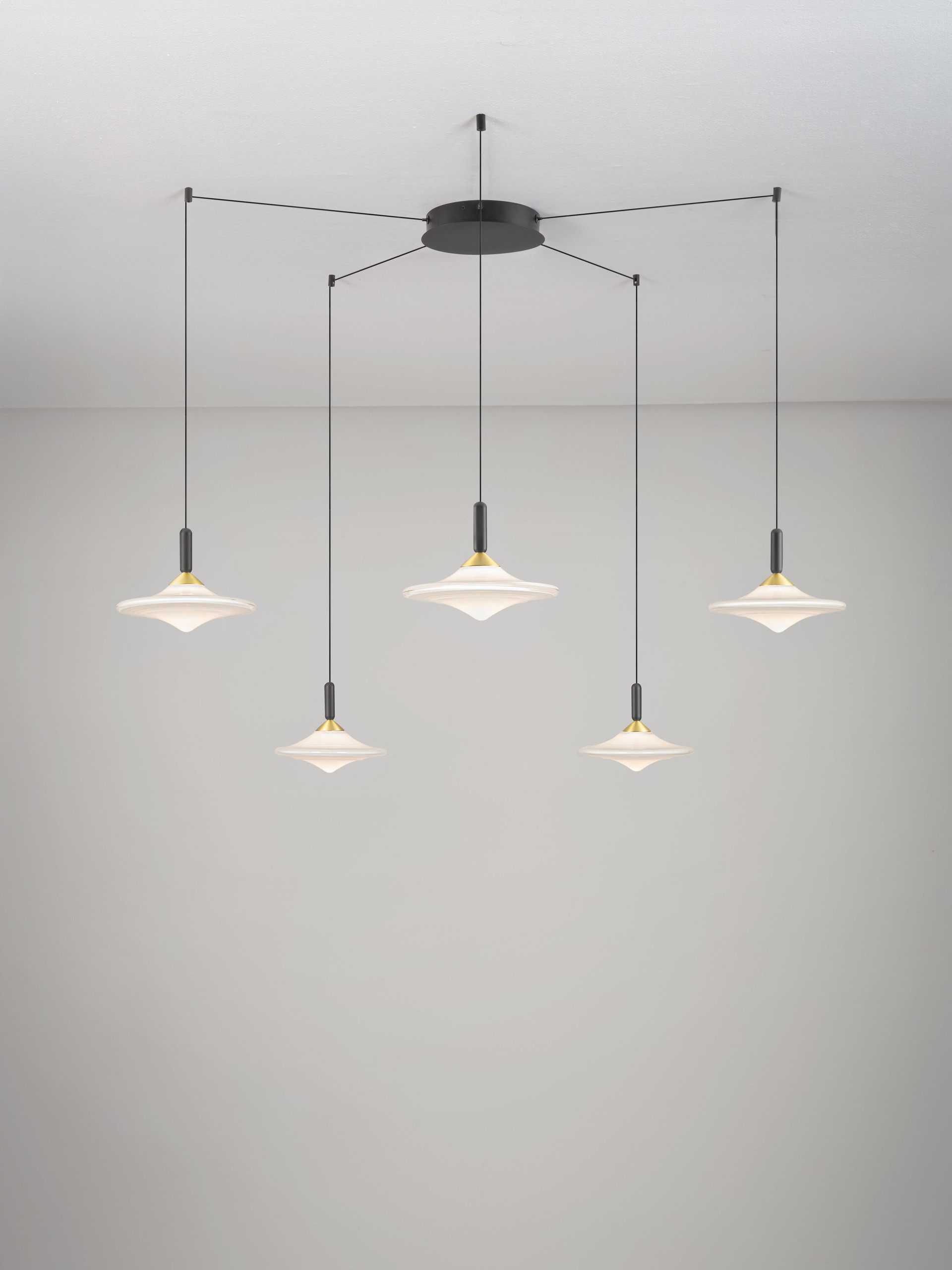 DIAZ | H 200 D 127 cm | 24 W | 3000 K | 1075 lm | IP20 | White/Brass Gold | Glass/Metal