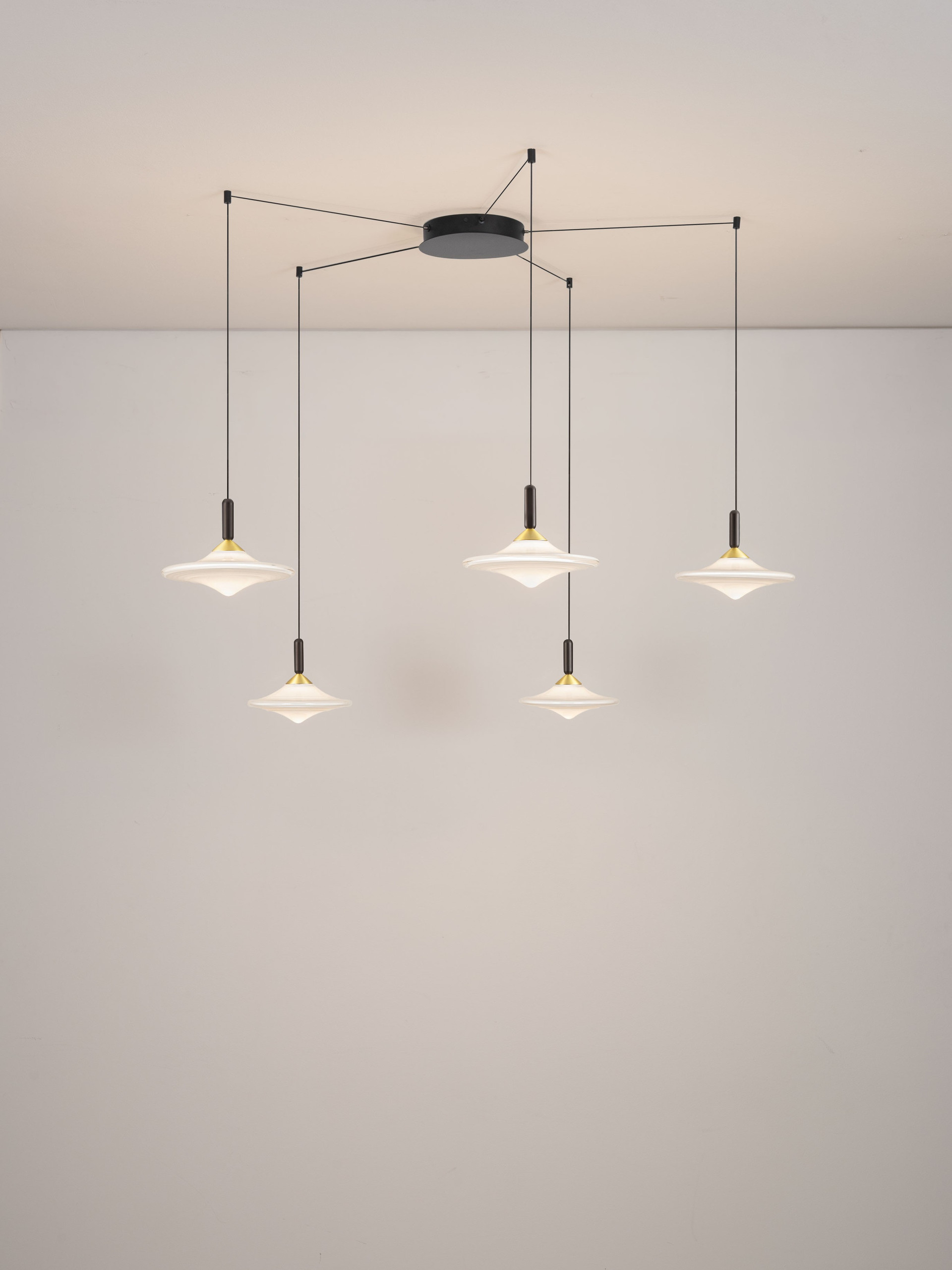 DIAZ | H 200 D 127 cm | 24 W | 3000 K | 1075 lm | IP20 | White/Brass Gold | Glass/Metal