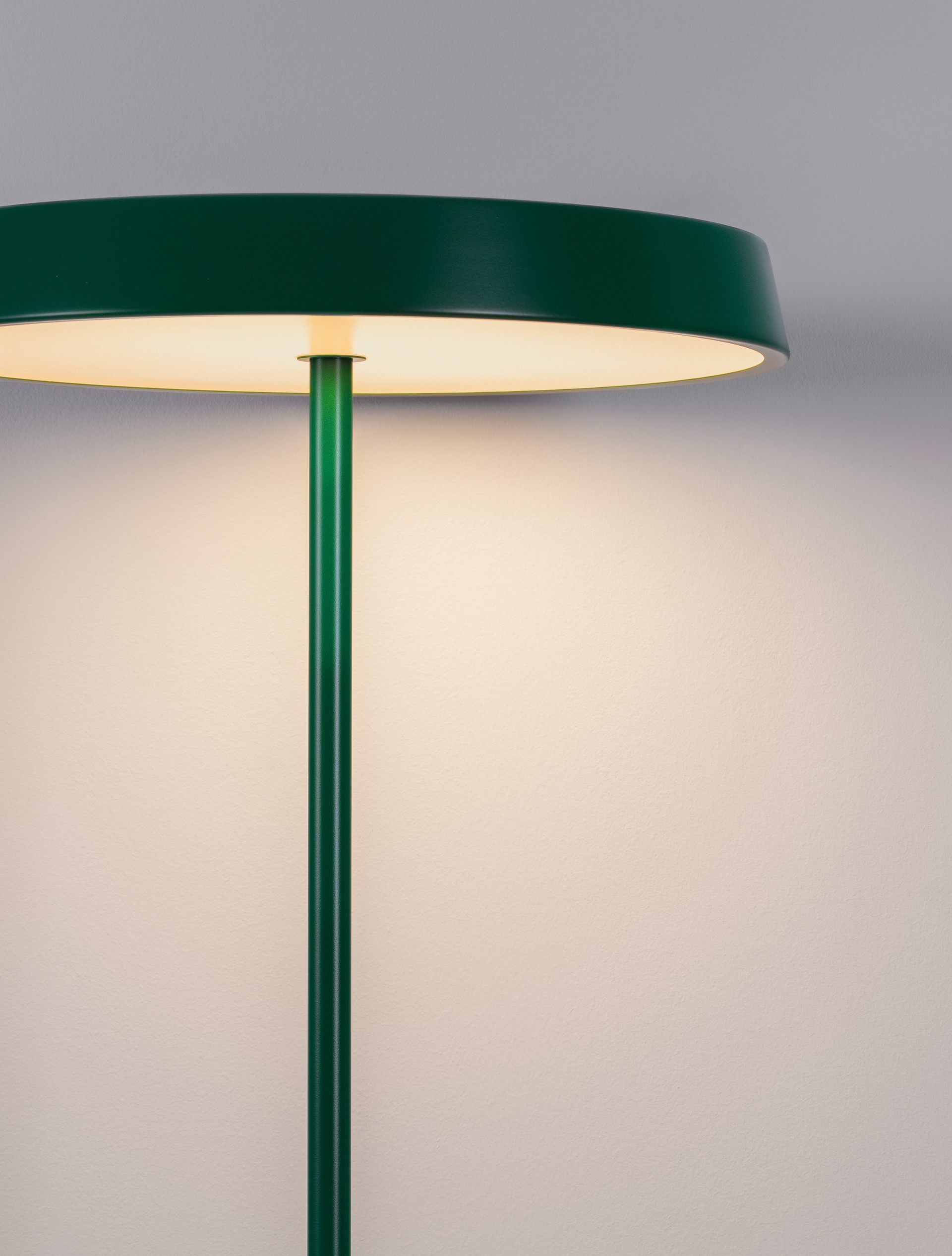 VETRO | H 136 D 40 cm | 33 W | 3000 K | 2666 lm | IP20 | Green | Aluminum/Acrylic