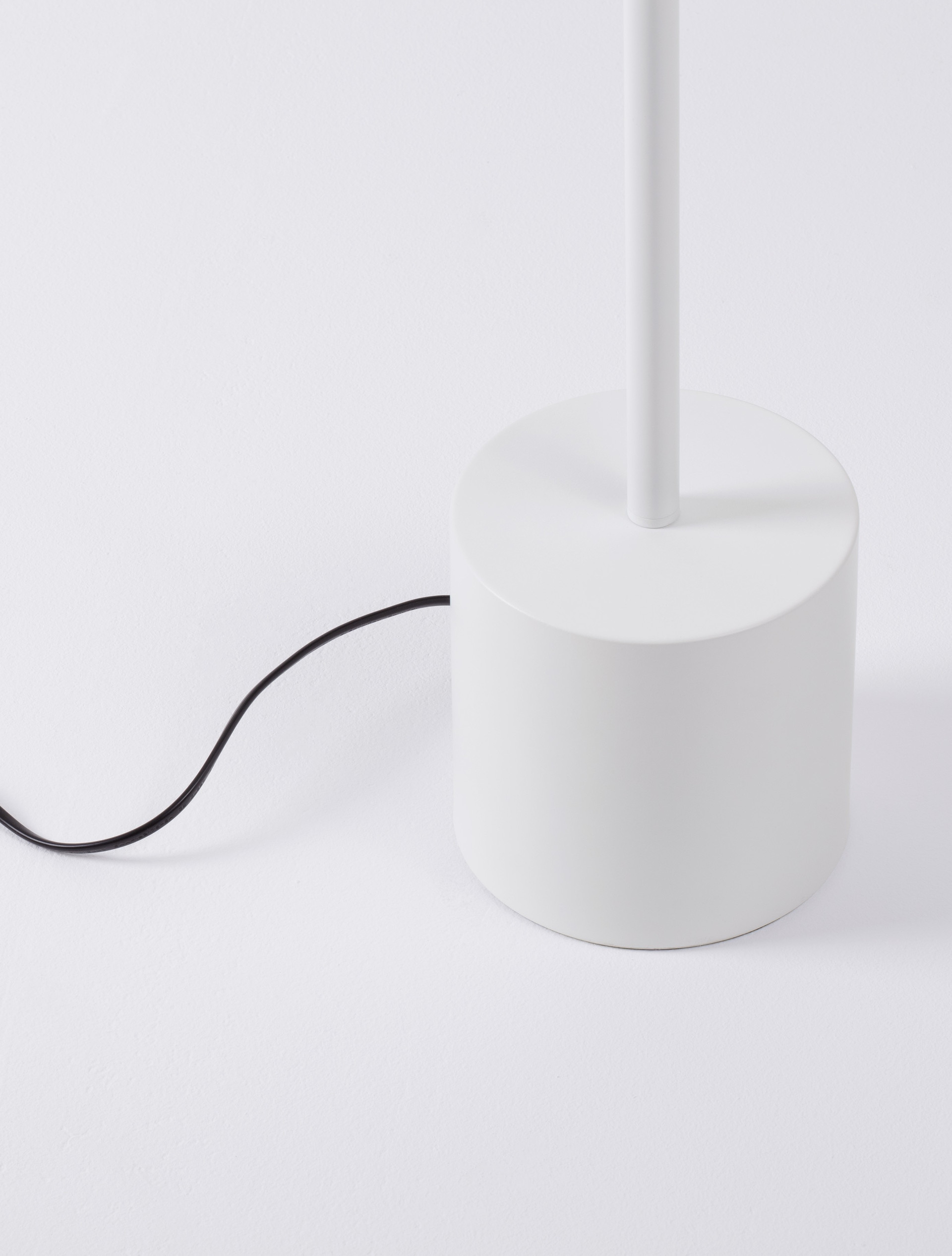 VETRO | H 136 D 40 cm | 33 W | 3000 K | 2666 lm | IP20 | White | Aluminum/Acrylic