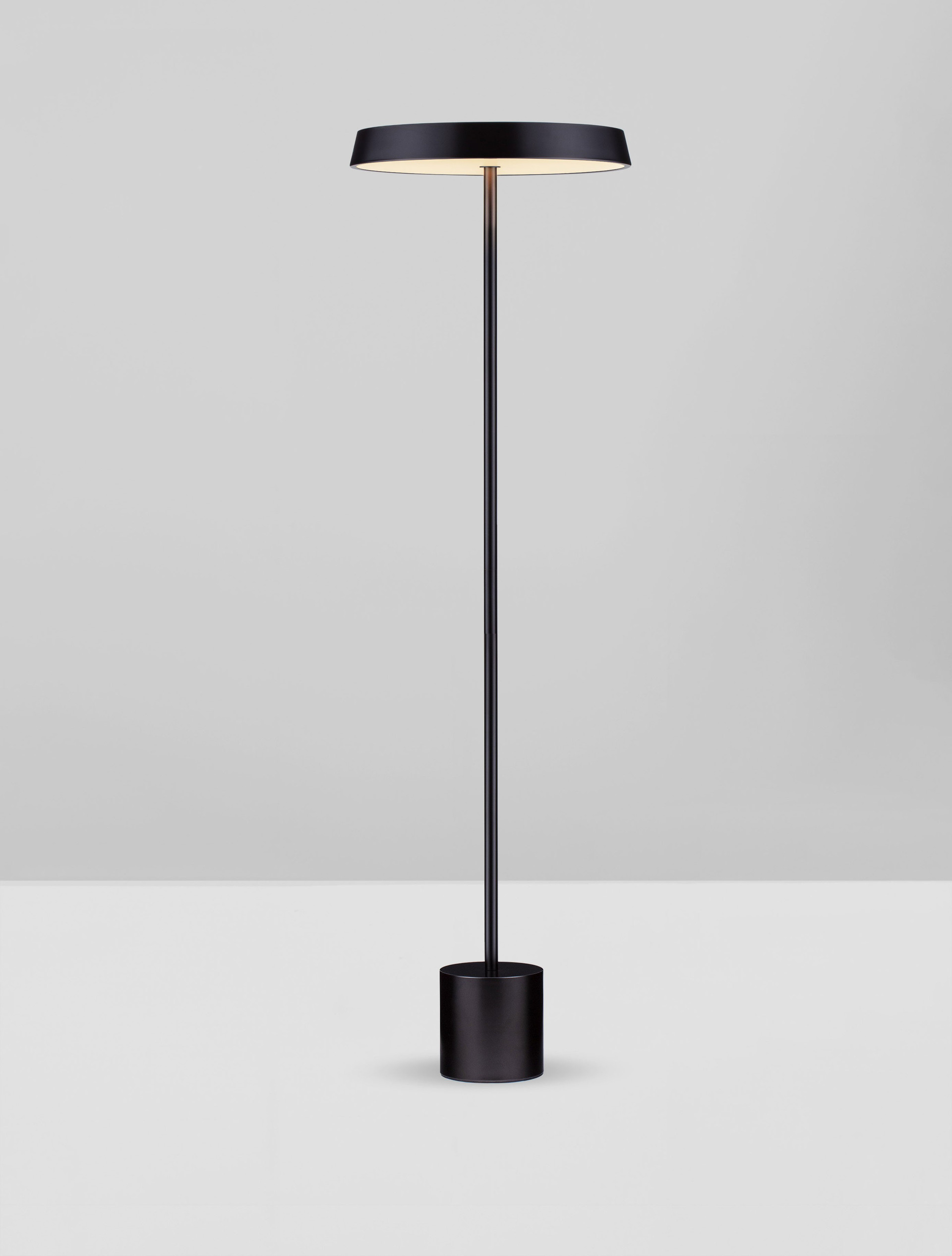 VETRO | H 136 D 40 cm | 33 W | 3000 K | 2666 lm | IP20 | Black | Aluminum/Acrylic