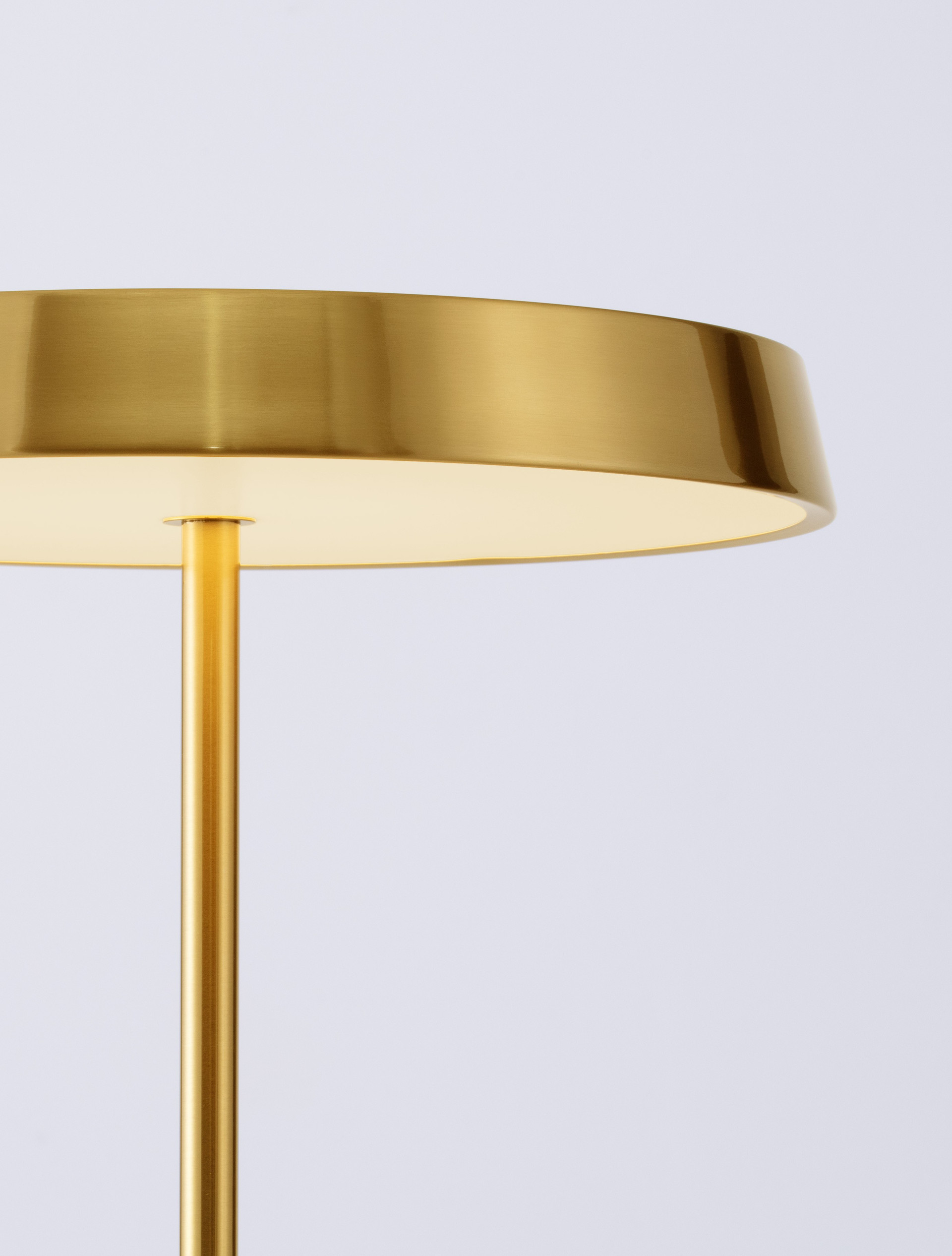 VETRO | H 136 D 40 cm | 33 W | 3000 K | 2666 lm | IP20 | Gold | Aluminum/Acrylic
