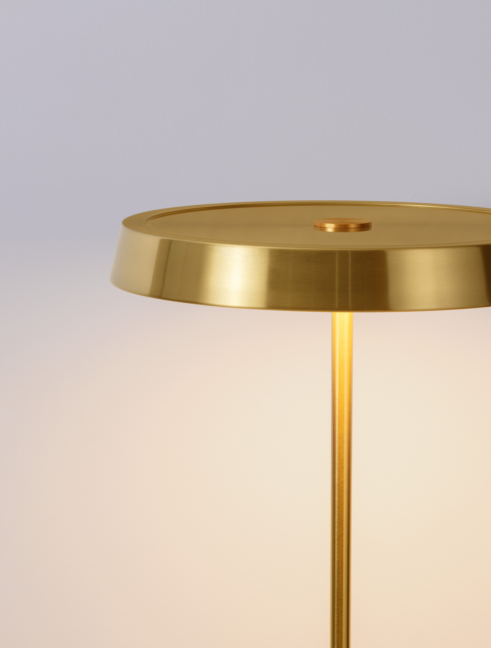VETRO | H 136 D 40 cm | 33 W | 3000 K | 2666 lm | IP20 | Gold | Aluminum/Acrylic