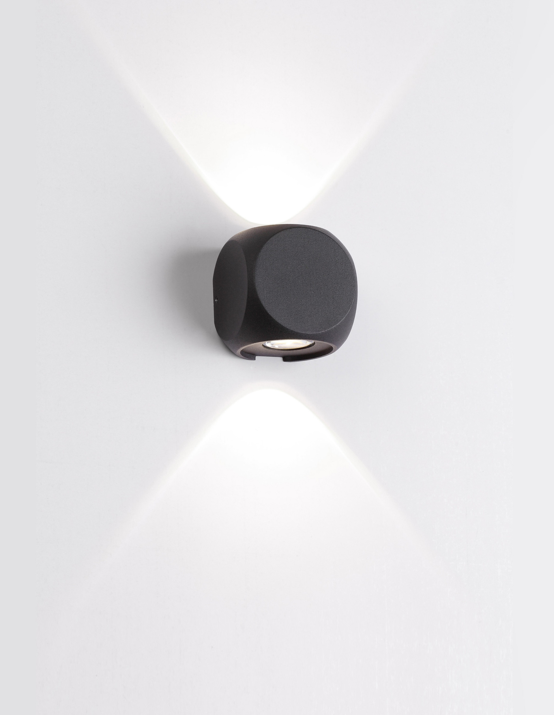 ZARI | L 5.5 W 6.5 H 6.5 cm | 4 W | 3000 K | 285 lm | IP54 | Black | Aluminum