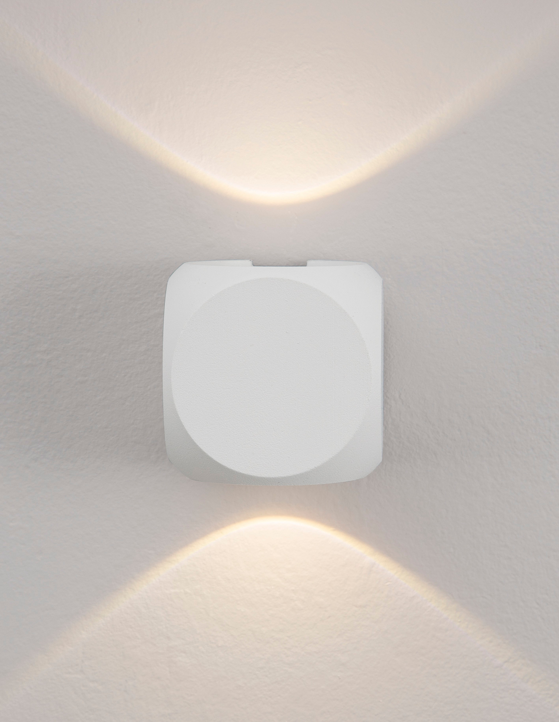ZARI | L 5.5 W 6.5 H 6.5 cm | 4 W | 3000 K | 285 lm | IP54 | White | Aluminum