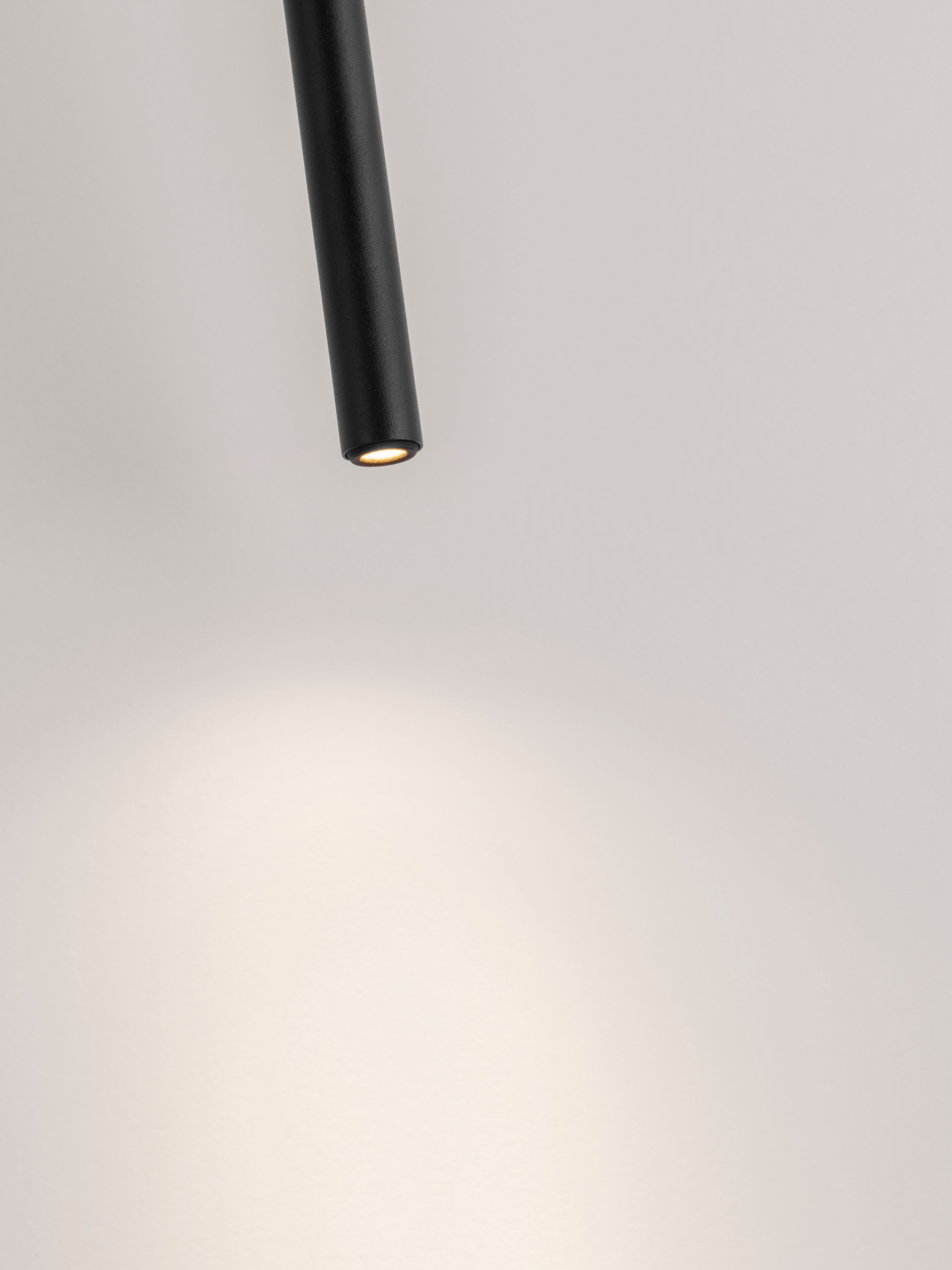 STILVI | H 70 D 5 cm | 4 W | 3000 K | 177 lm | IP20 | Black | Aluminum