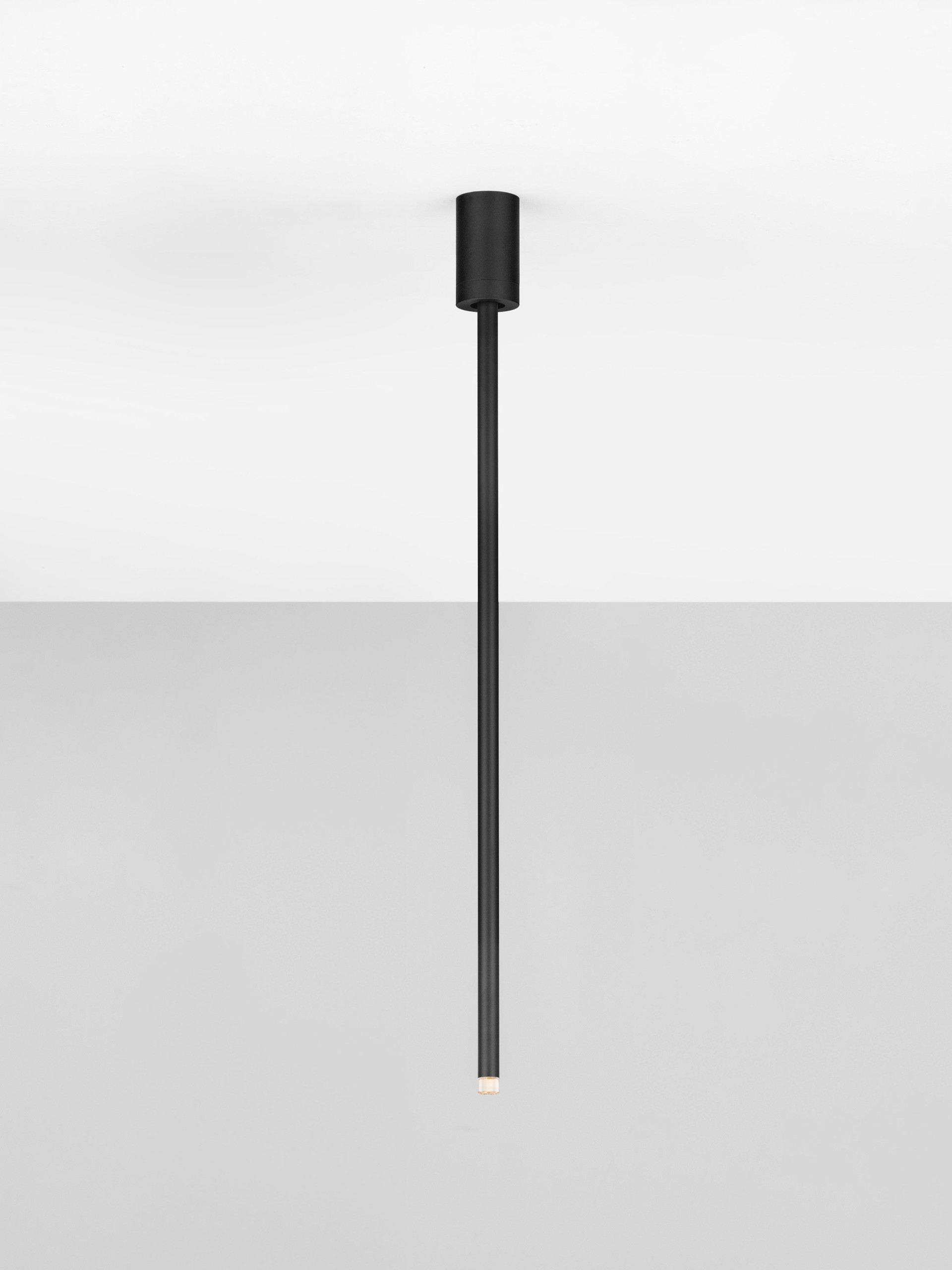 STILVI | H 70 D 5 cm | 4 W | 3000 K | 177 lm | IP20 | Black | Aluminum