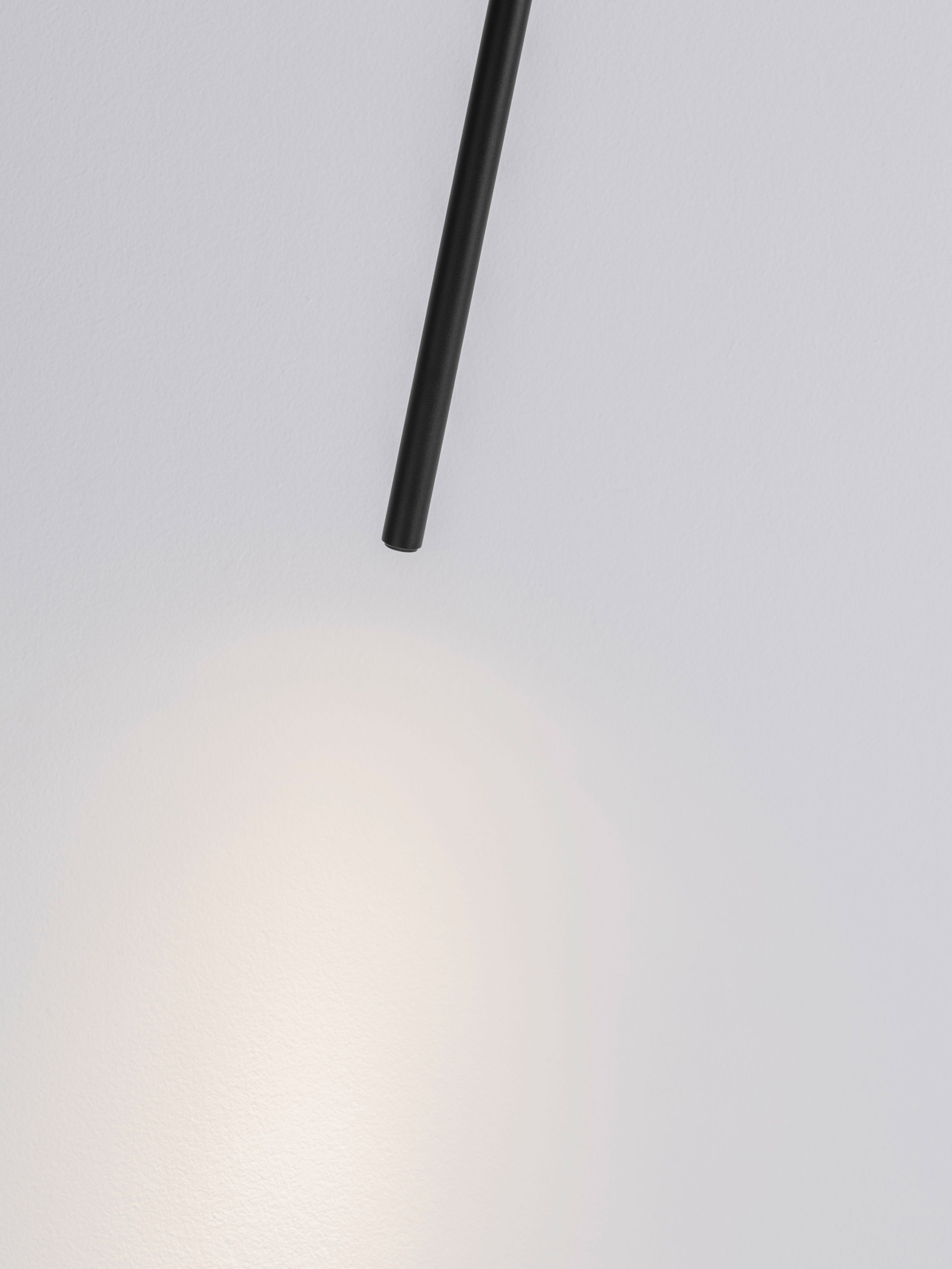 STILVI | H 64 D 5 cm | 4 W | 3000 K | 177 lm | IP20 | Black | Aluminum