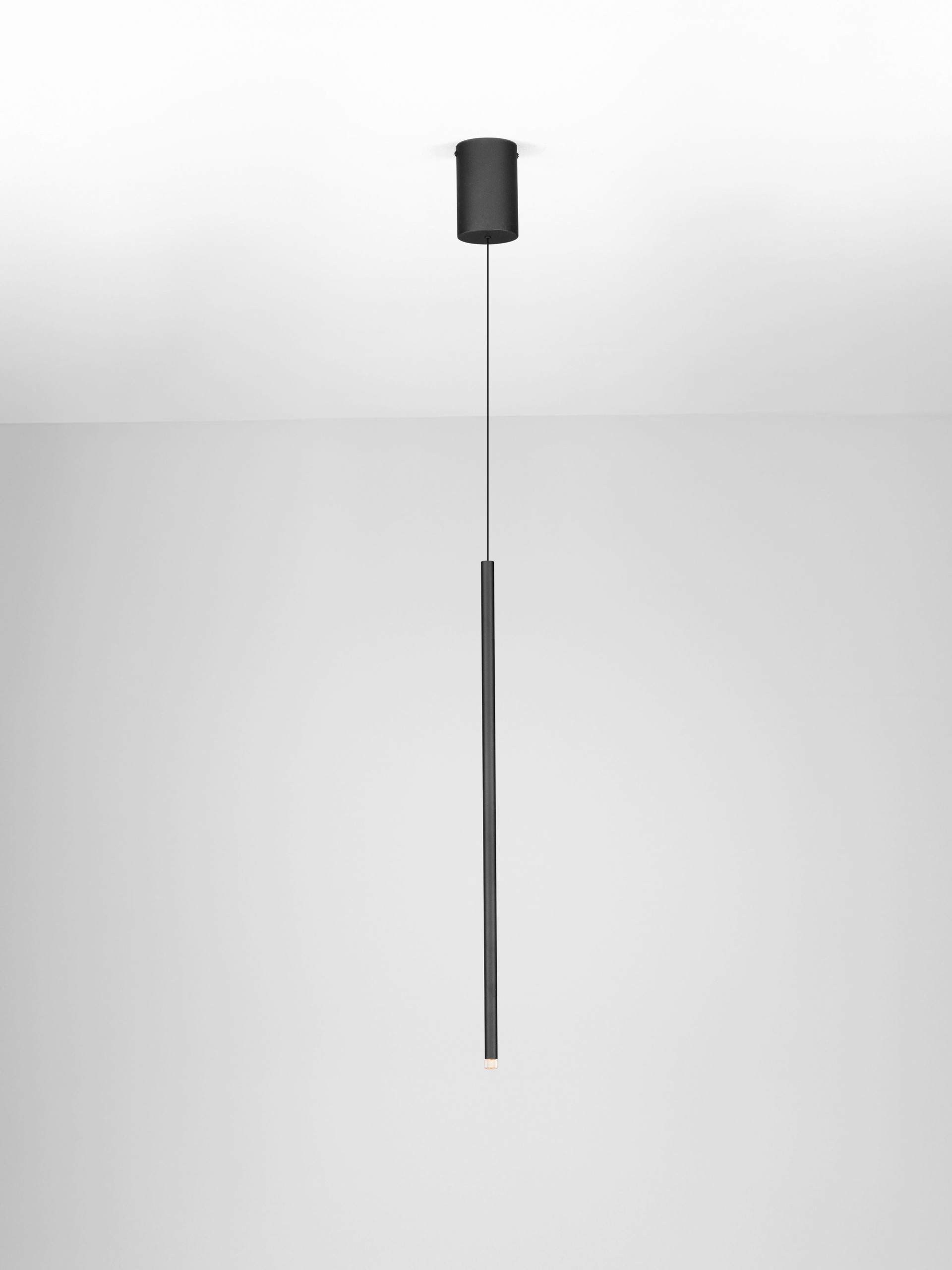 STILVI | H 150 D 7.7 cm | 4 W | 3000 K | 177 lm | IP20 | Black | Aluminum
