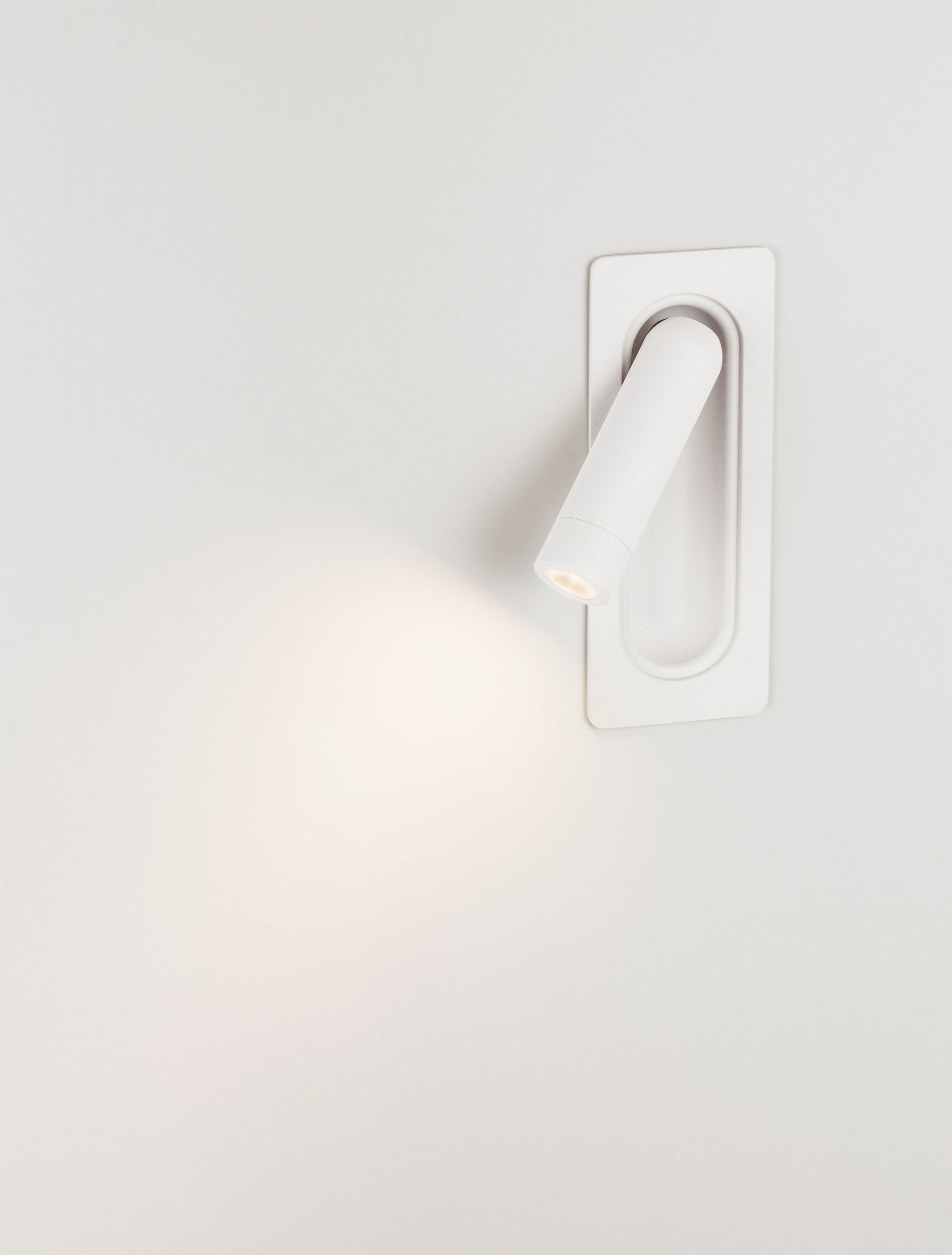 INLITE | L 6.8 W 6 H 16.8 cm | 3 W | 3000 K | 166 lm | IP20 | White | Aluminum