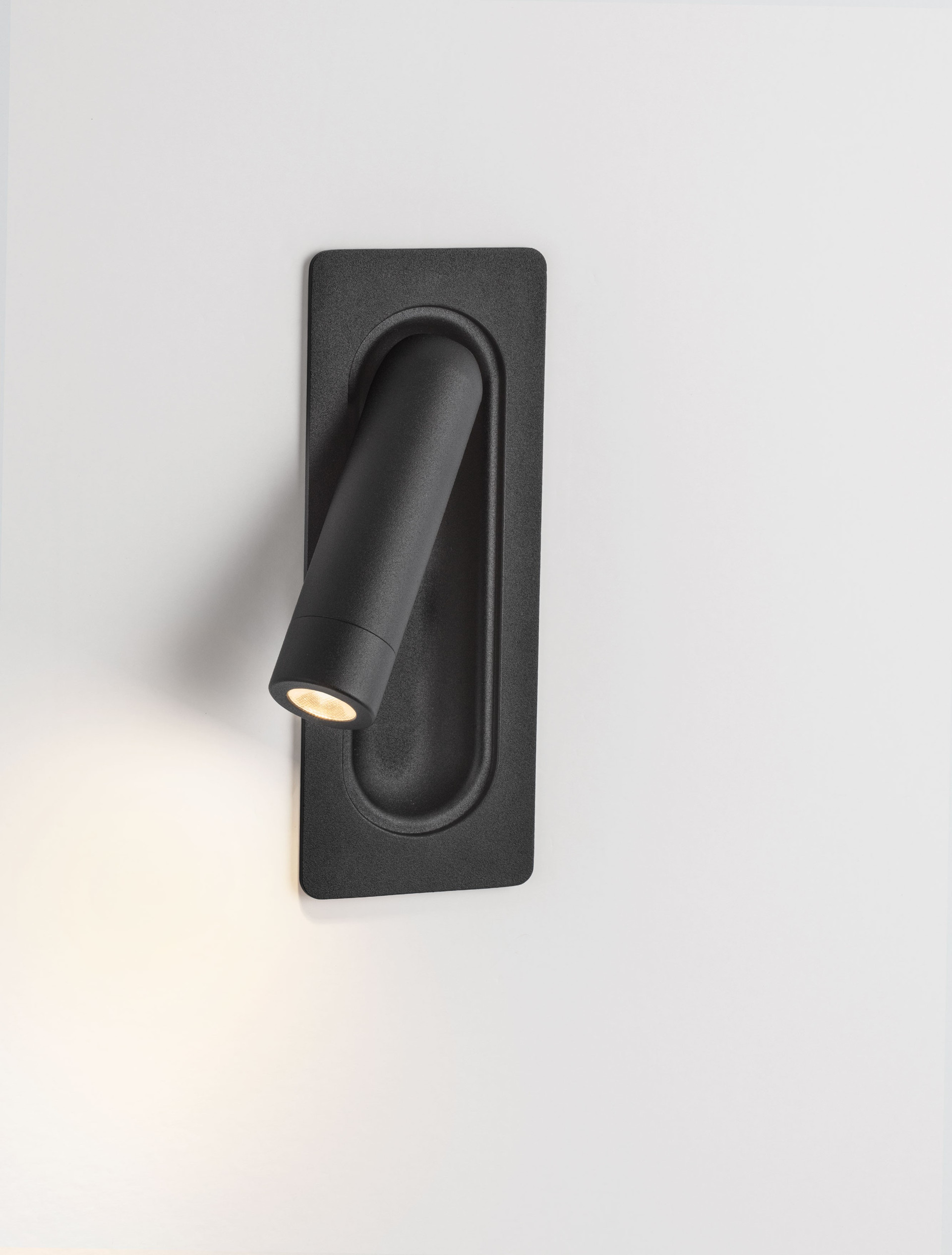 INLITE | L 6.8 W 6 H 16.8 cm | 3 W | 3000 K | 166 lm | IP20 | Black | Aluminum