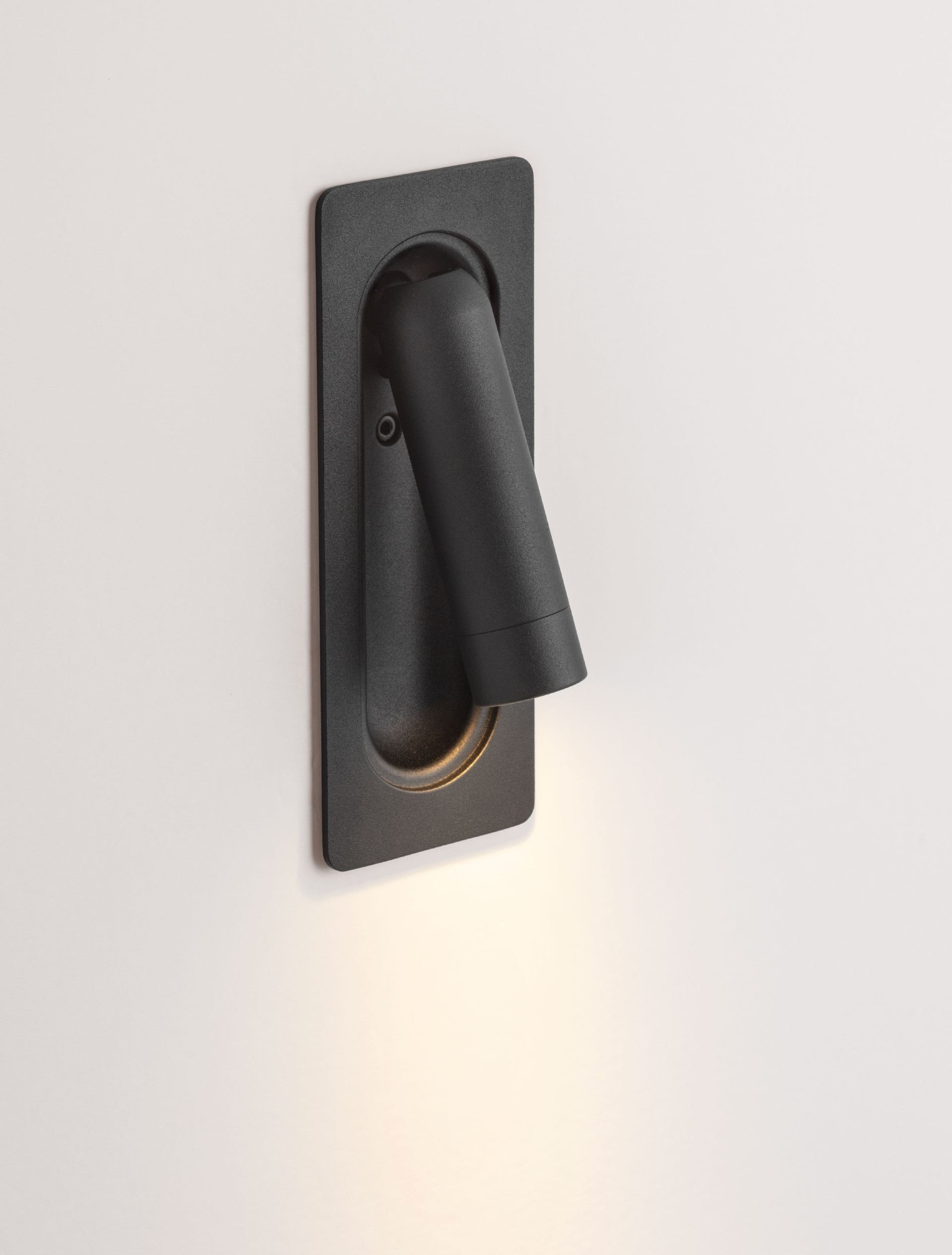 INLITE | L 6.8 W 6 H 16.8 cm | 3 W | 3000 K | 166 lm | IP20 | Black | Aluminum