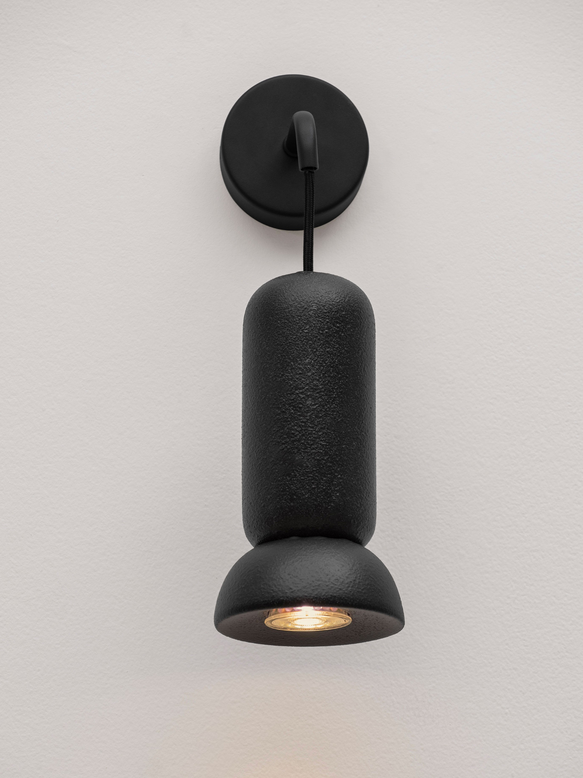 PARLO | W 15 H 36 D 11 cm | 10 W | IP20 | Black | Steel/Ceramic