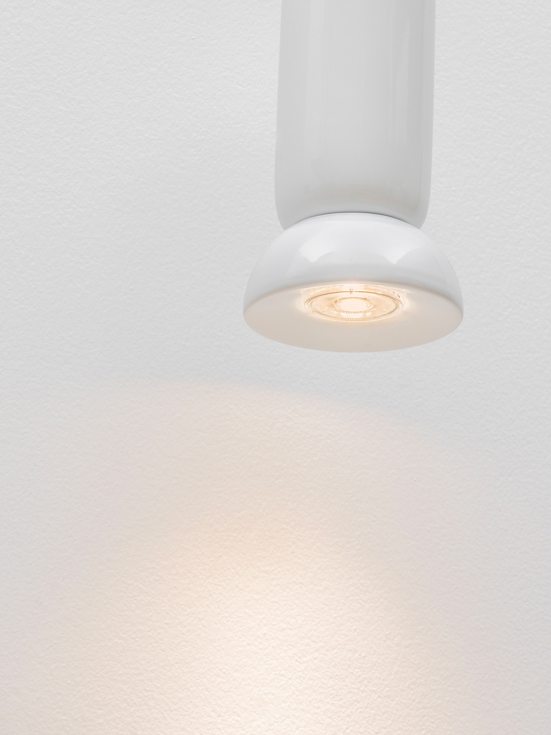 PARLO | W 15 H 36 D 11 cm | 10 W | IP20 | White | Steel/Ceramic