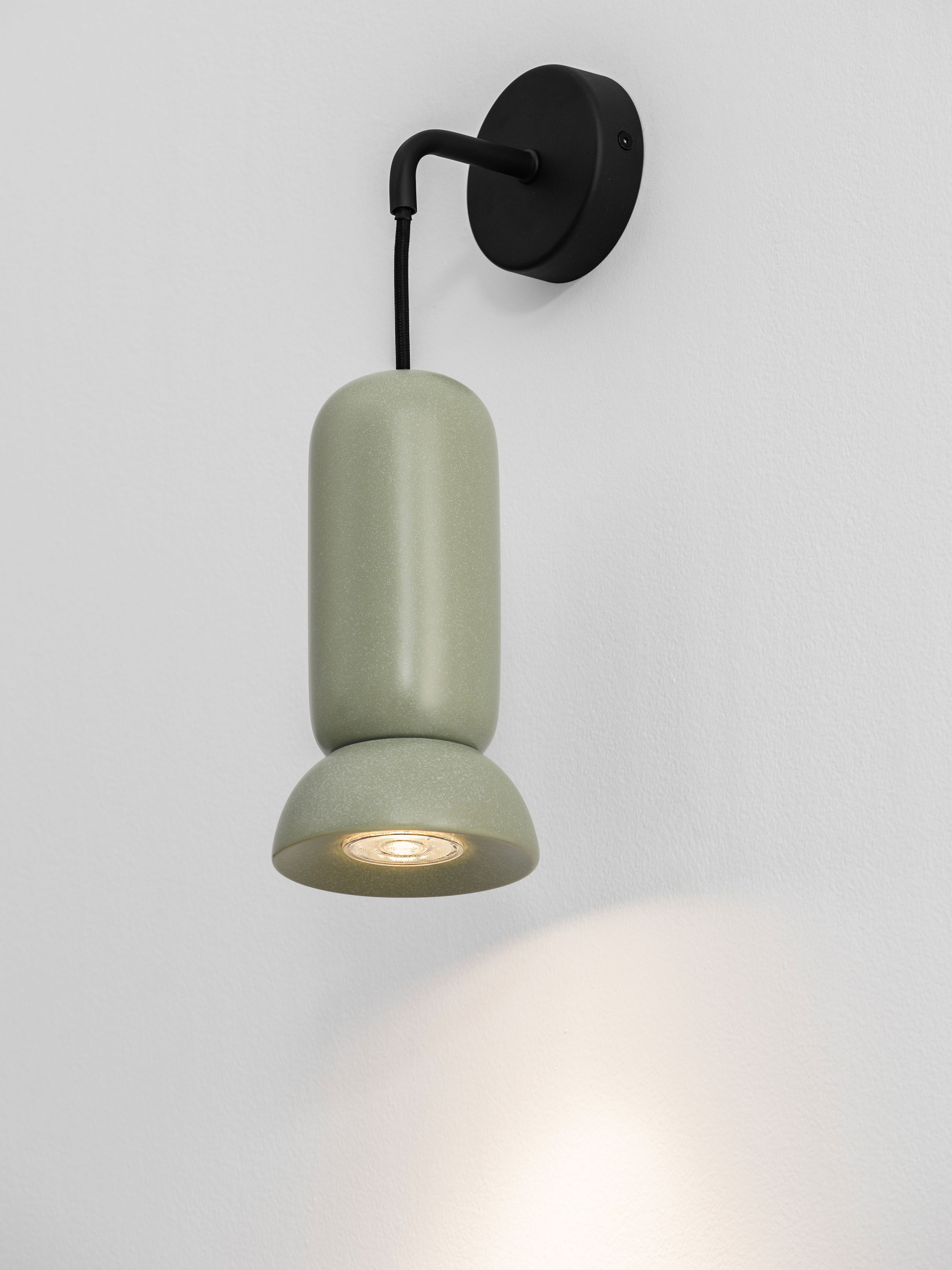 PARLO | W 15 H 36 D 11 cm | 10 W | IP20 | Grün | Stahl/Keramik