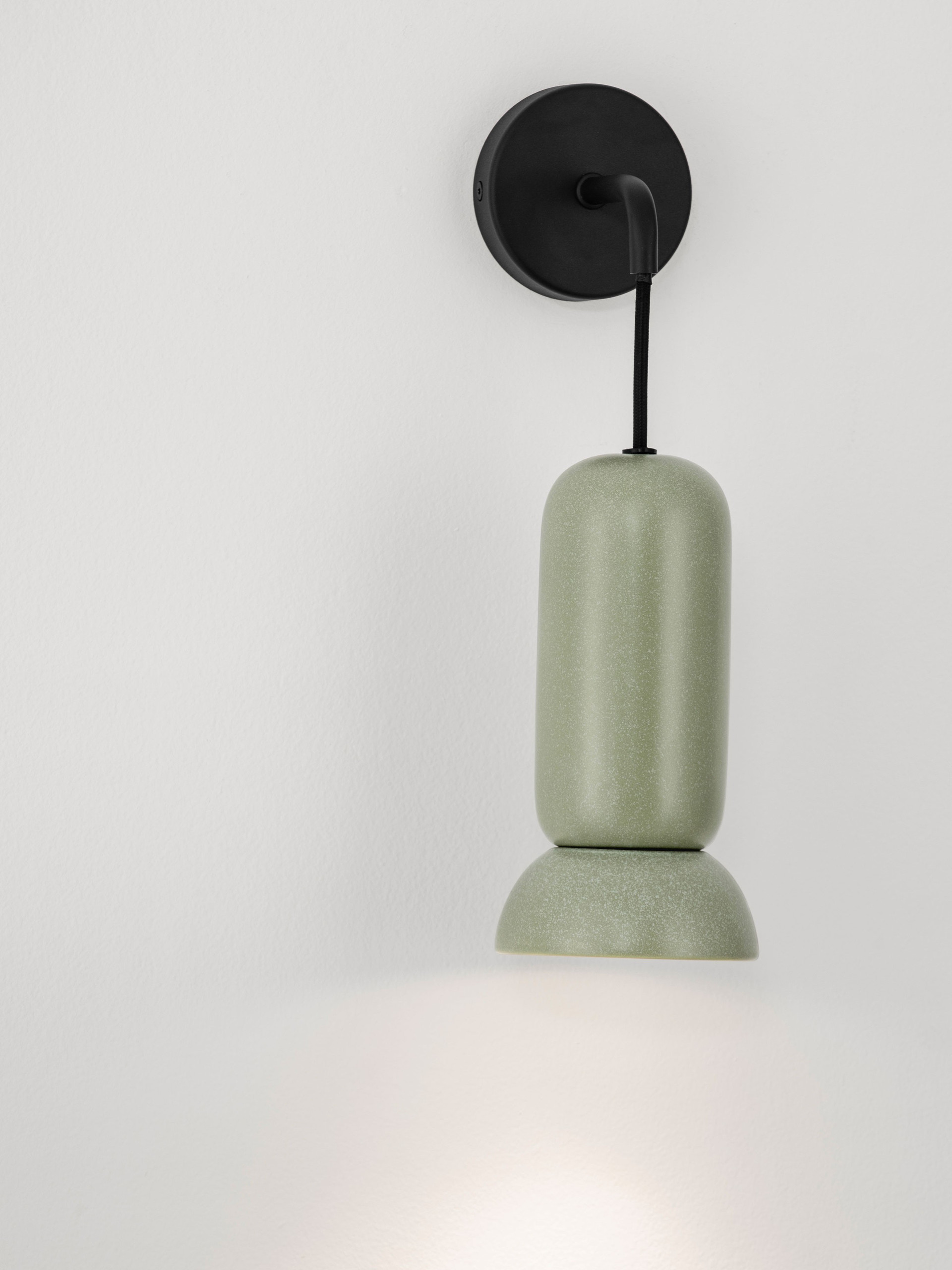 PARLO | W 15 H 36 D 11 cm | 10 W | IP20 | Grün | Stahl/Keramik
