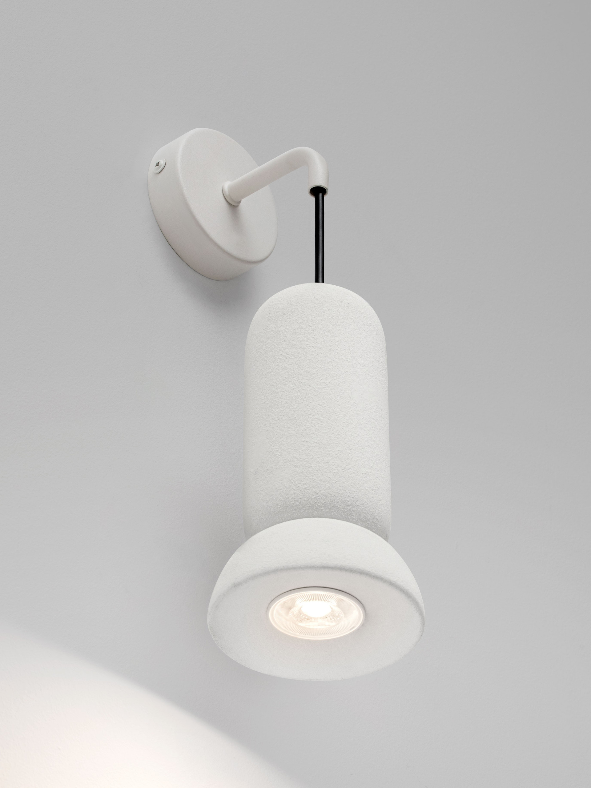 PARLO | W 15 H 36 D 11 cm | 10 W | IP20 | Bianco | Acciaio/Ceramica