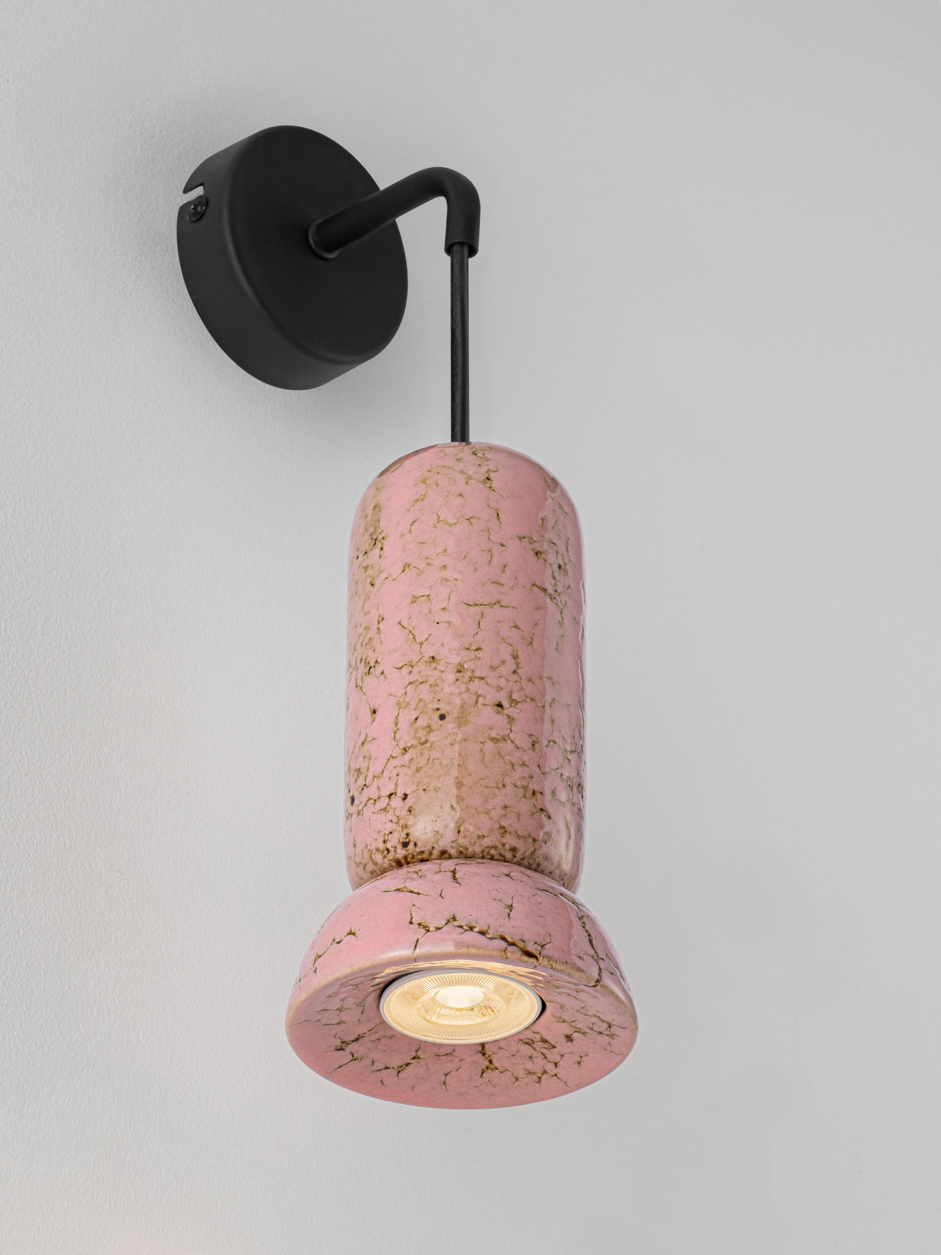 PARLO | W 15 H 36 D 11 cm | 10 W | IP20 | Pink | Steel/Ceramic