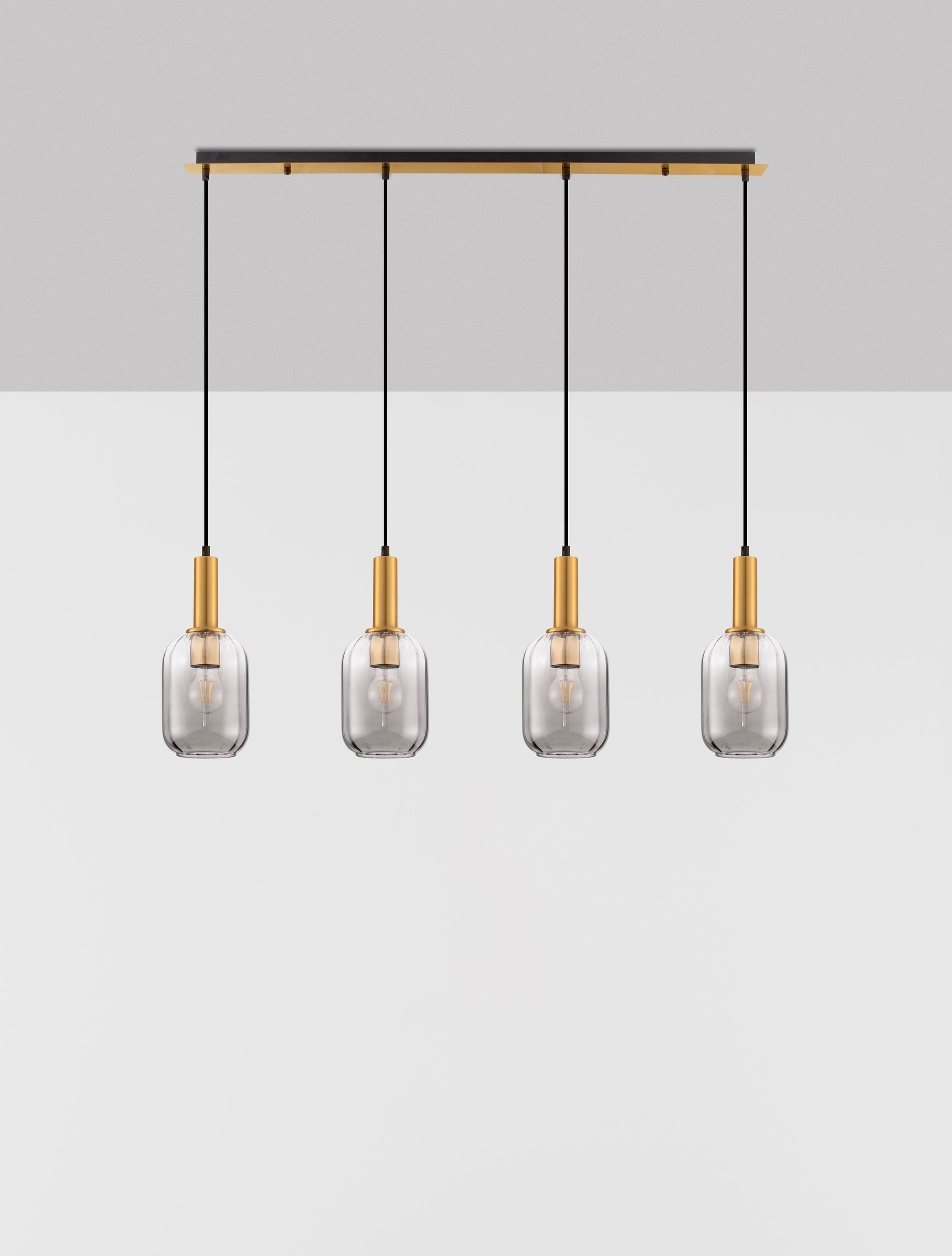 MAHO | L 107 W 14 H 150 cm | 48 W | IP20 | Messing/Smokey | Glas/Metall