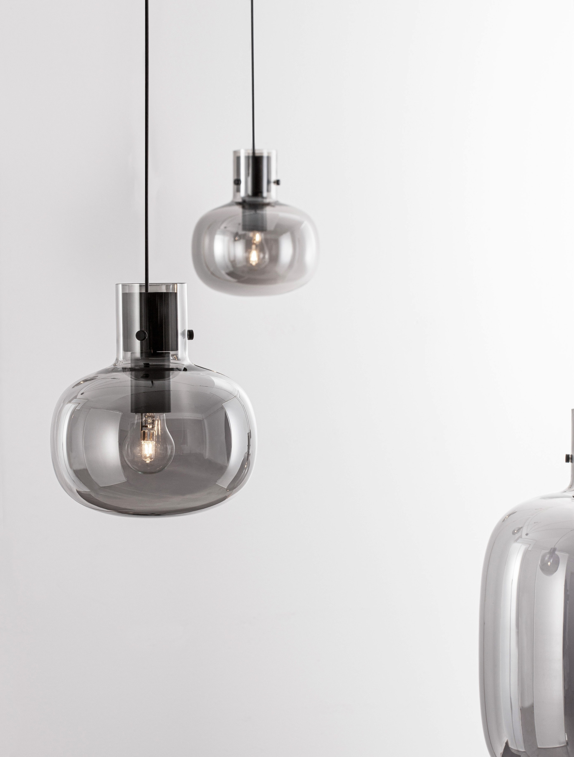 CINZIA | L 180 H 240 cm | 48 W | IP20 | Black | Glass/Metal