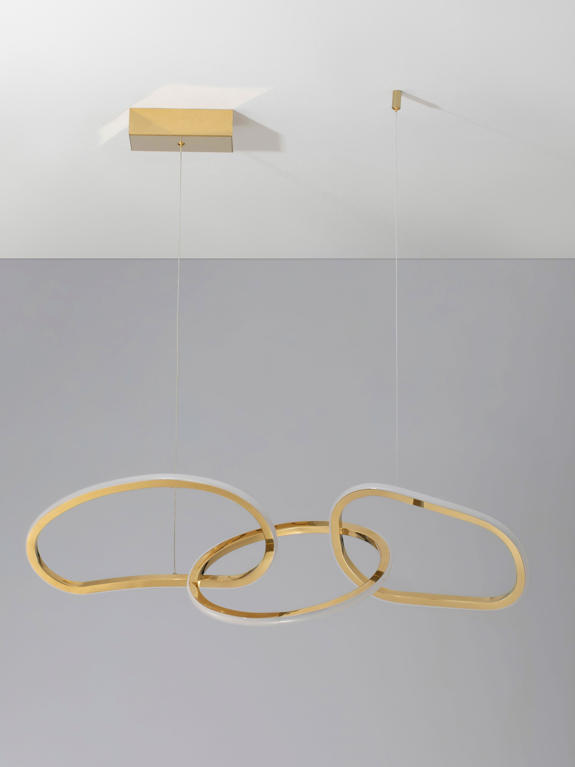 GIRISH | L 82 W 23 H 120 cm | 41 W | 3000 K | 2400 lm | IP20 | Gold | Aluminum/Acrylic/Stainless Steel