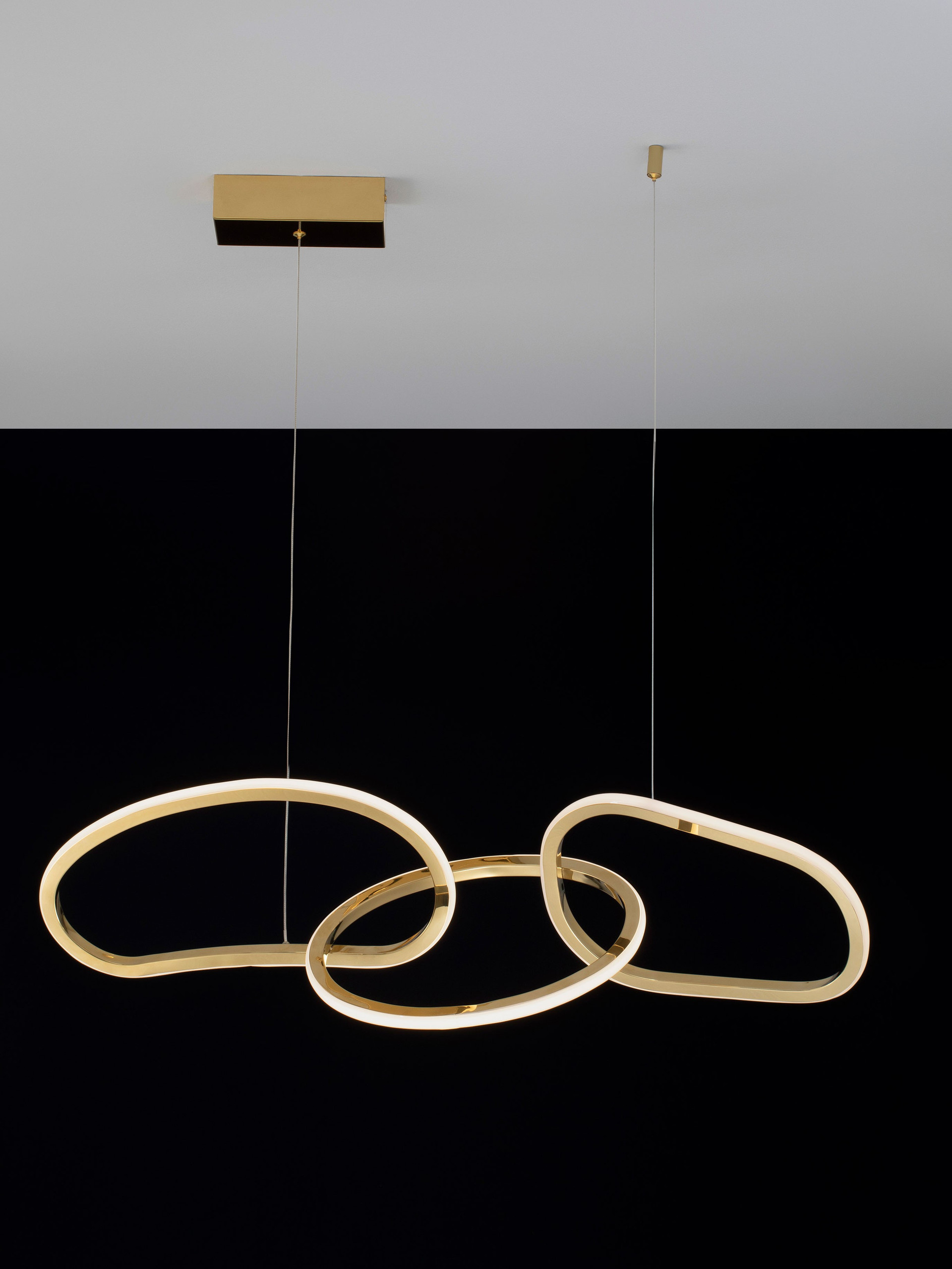 GIRISH | L 82 W 23 H 120 cm | 41 W | 3000 K | 2400 lm | IP20 | Gold | Aluminum/Acrylic/Stainless Steel