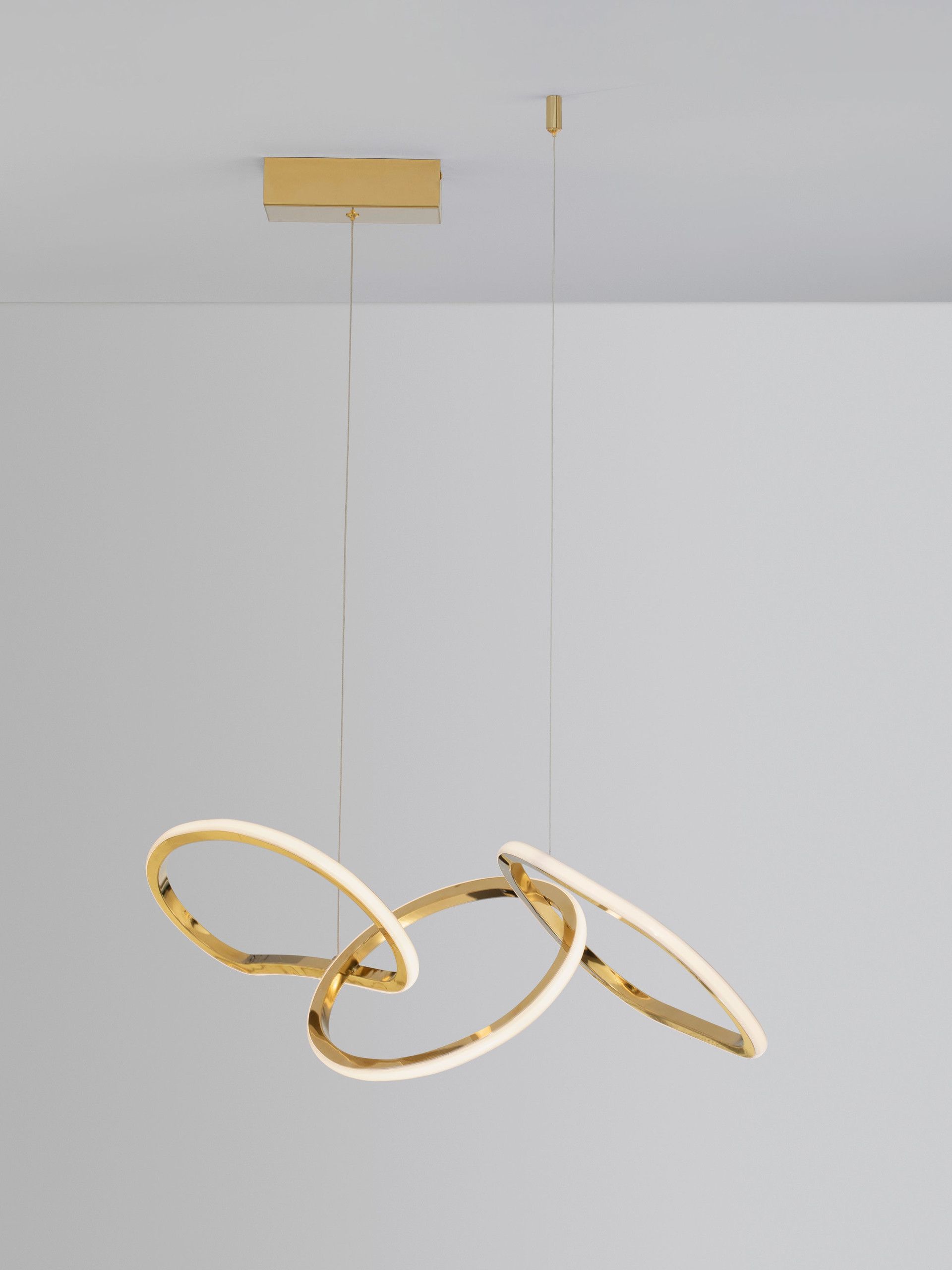 GIRISH | L 82 W 23 H 120 cm | 41 W | 3000 K | 2400 lm | IP20 | Gold | Aluminum/Acrylic/Stainless Steel