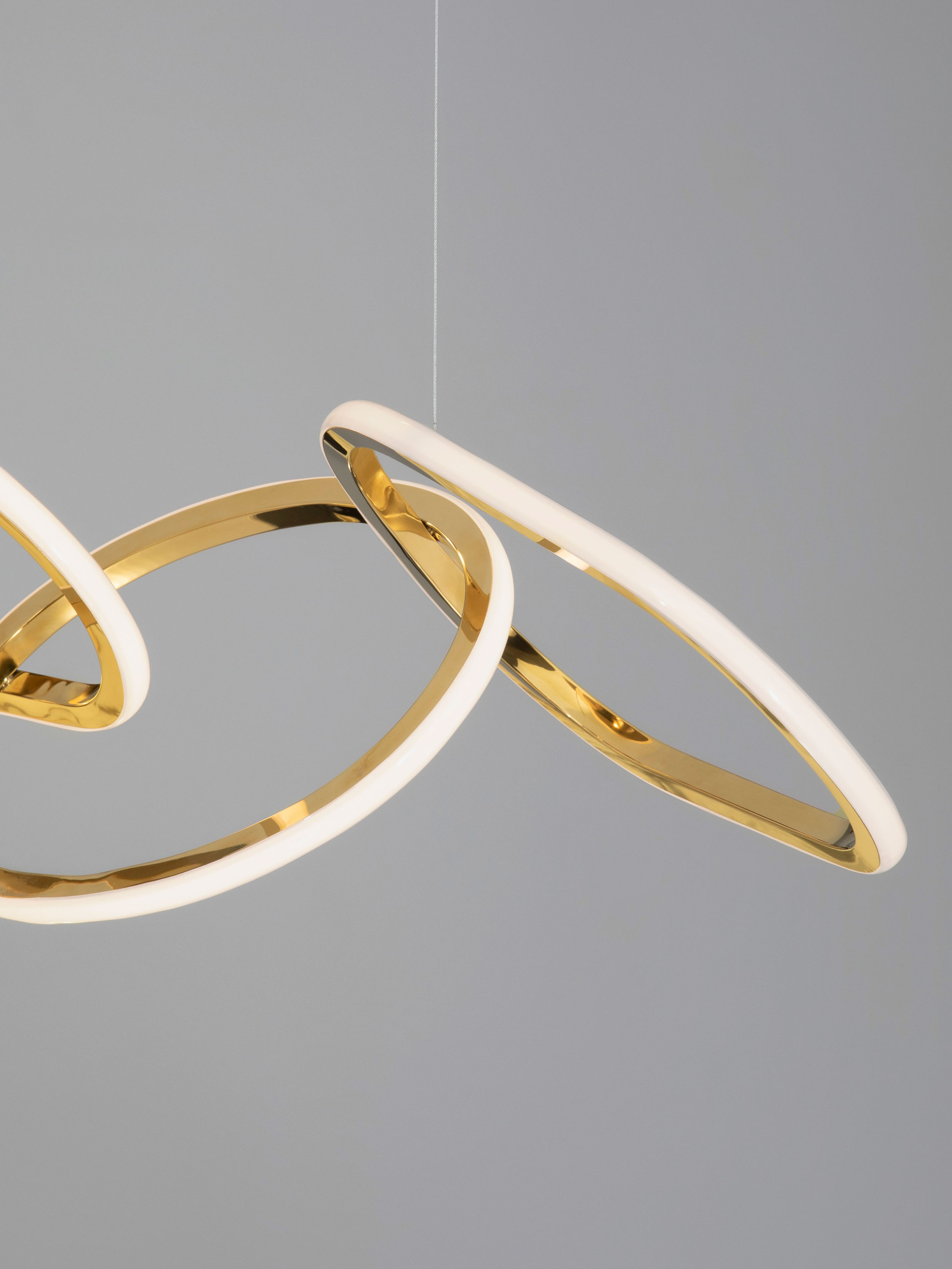 GIRISH | L 82 W 23 H 120 cm | 41 W | 3000 K | 2400 lm | IP20 | Gold | Aluminum/Acrylic/Stainless Steel