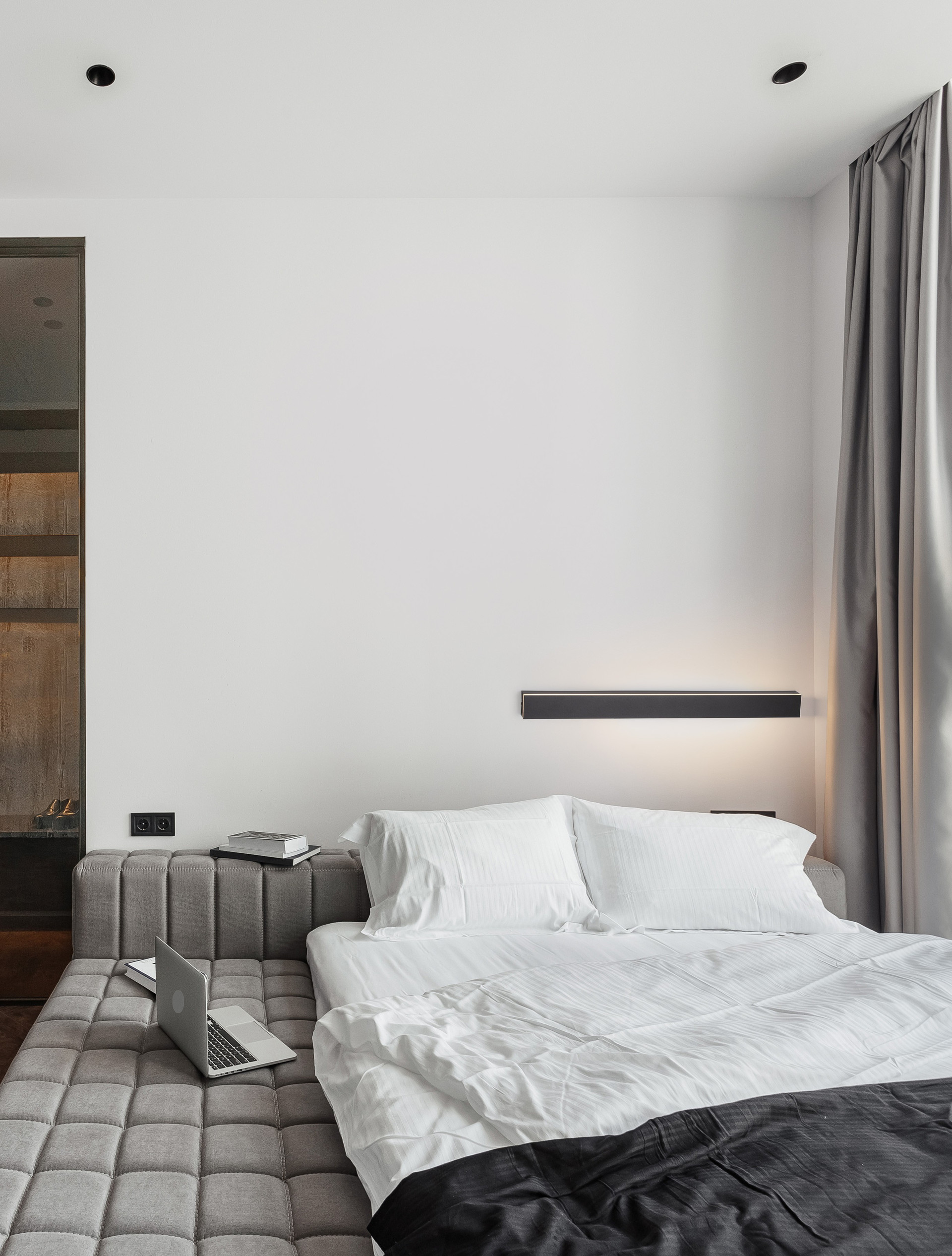 COLBY | L 60 W 4.2 H 5 cm | 21 W | 3000 K | 1100 lm | IP20 | Schwarz | Aluminium/Acryl