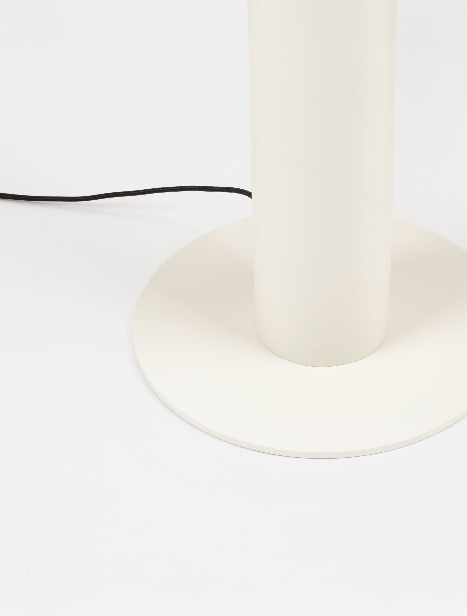 NOELIA | H 142 D 40 cm | 28 W | 2700 K | 1288 lm | IP20 | White | Steel/Aluminum/Acrylic