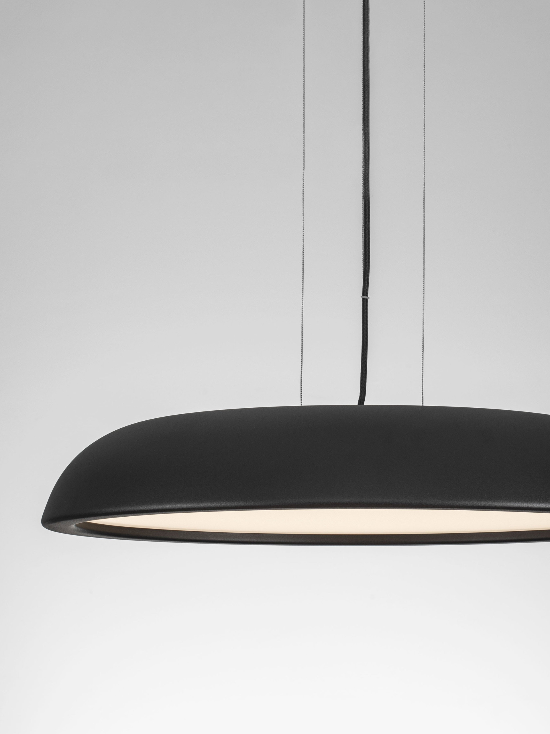 FELICIA | H 125 D 60 cm | 44 W | 3000 K | 3051 lm | IP20 | Black | Steel/Aluminum/Acrylic
