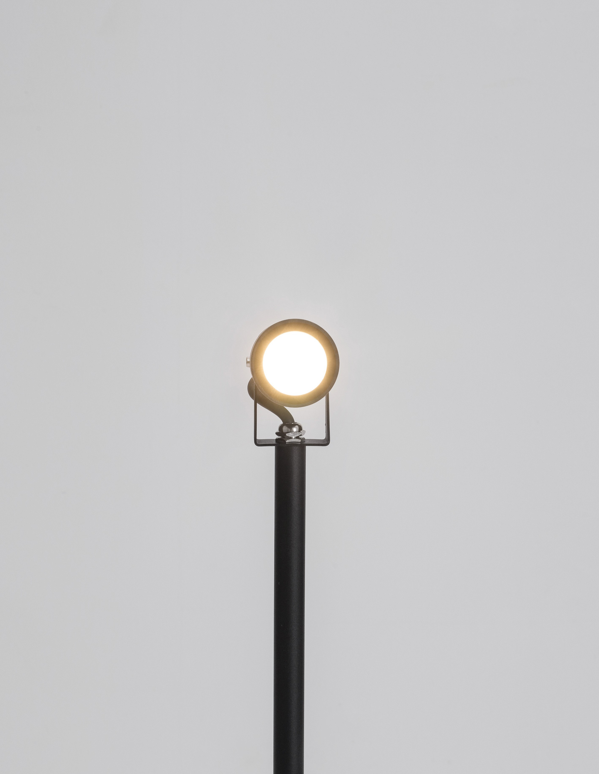 FEND | W 9 H 64 D 5 cm | 5 W | 3000 K | 378 lm | IP65 | Black | Aluminum