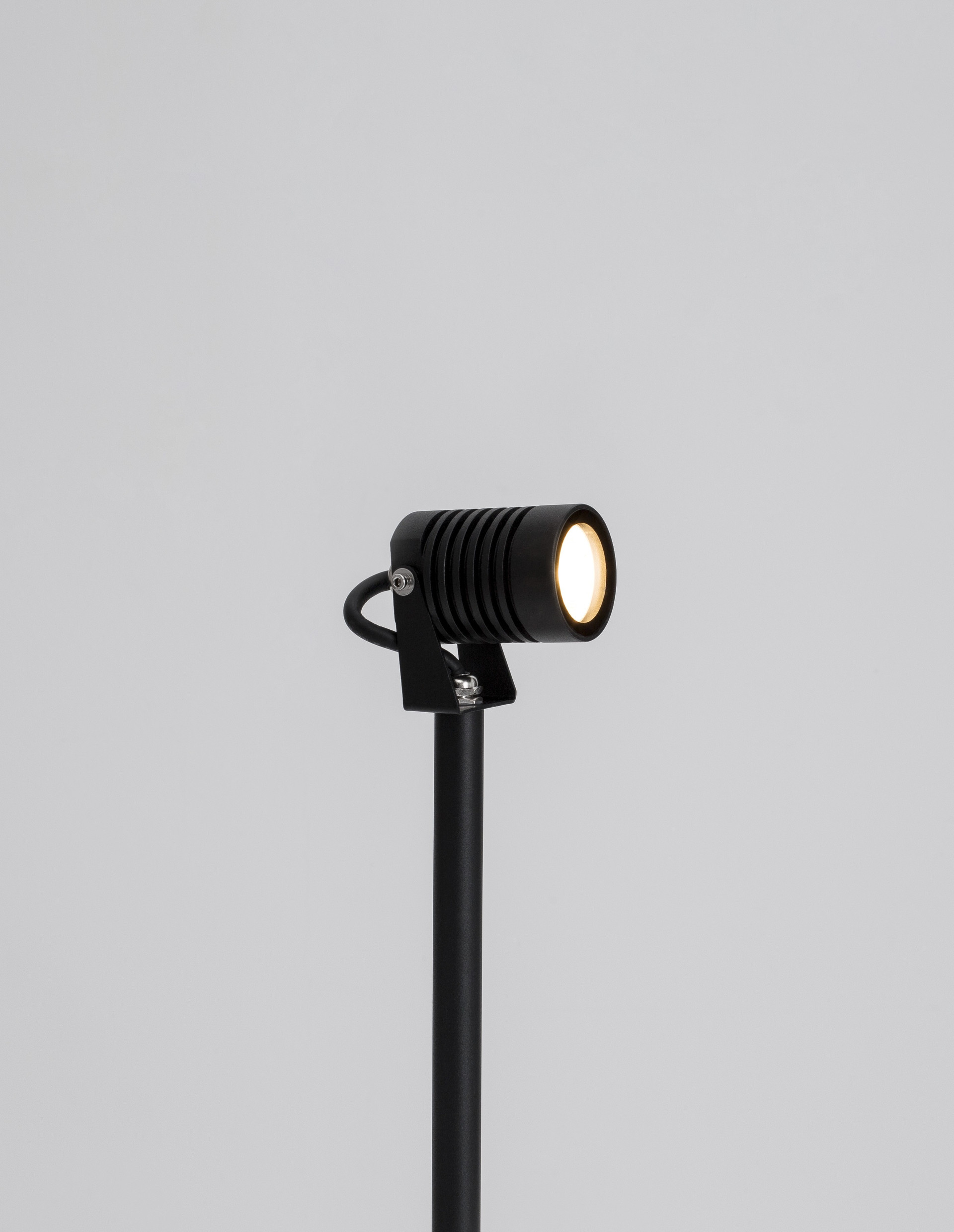 FEND | W 9 H 64 D 5 cm | 5 W | 3000 K | 378 lm | IP65 | Black | Aluminum