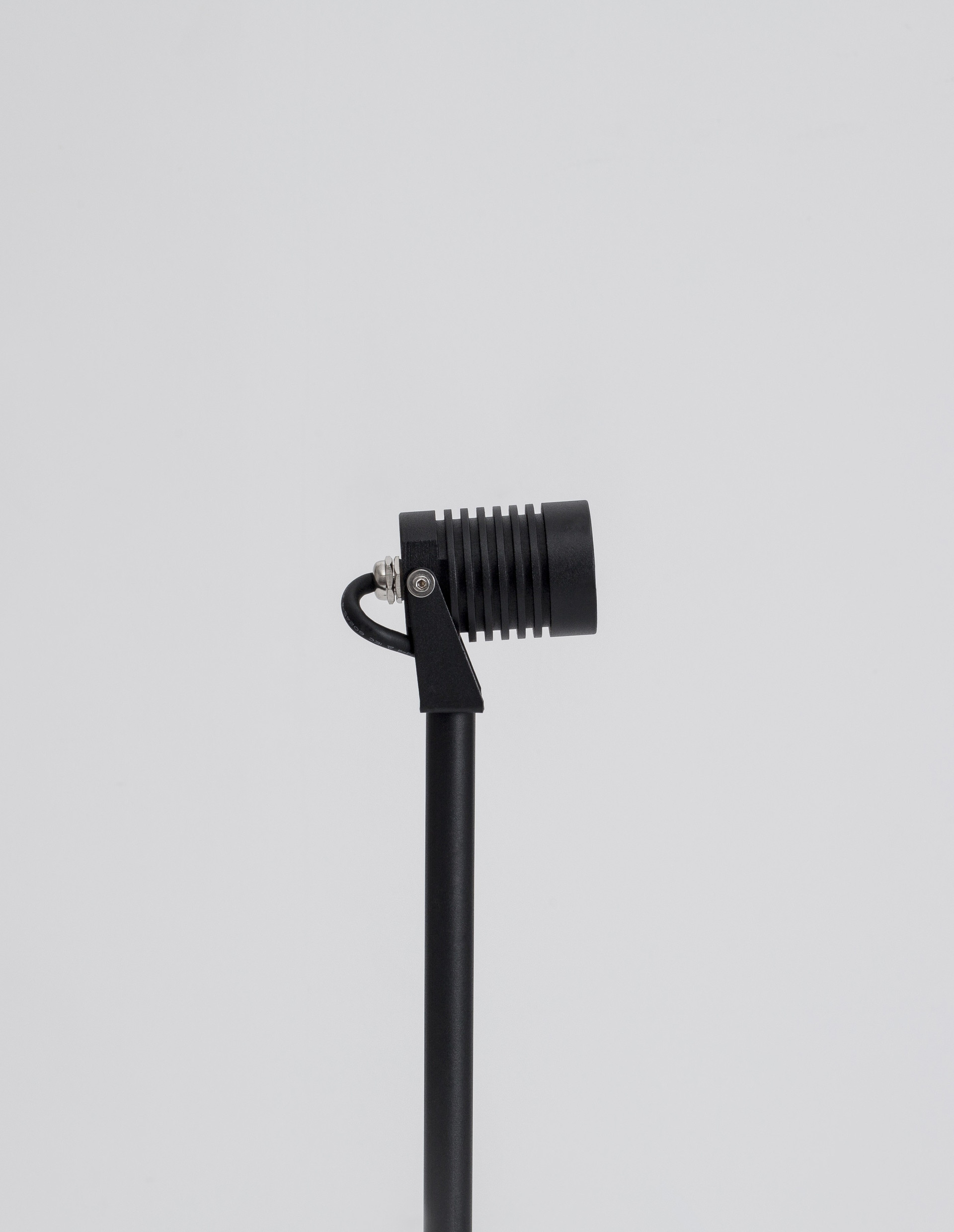 FEND | W 9 H 64 D 5 cm | 5 W | 3000 K | 378 lm | IP65 | Black | Aluminum