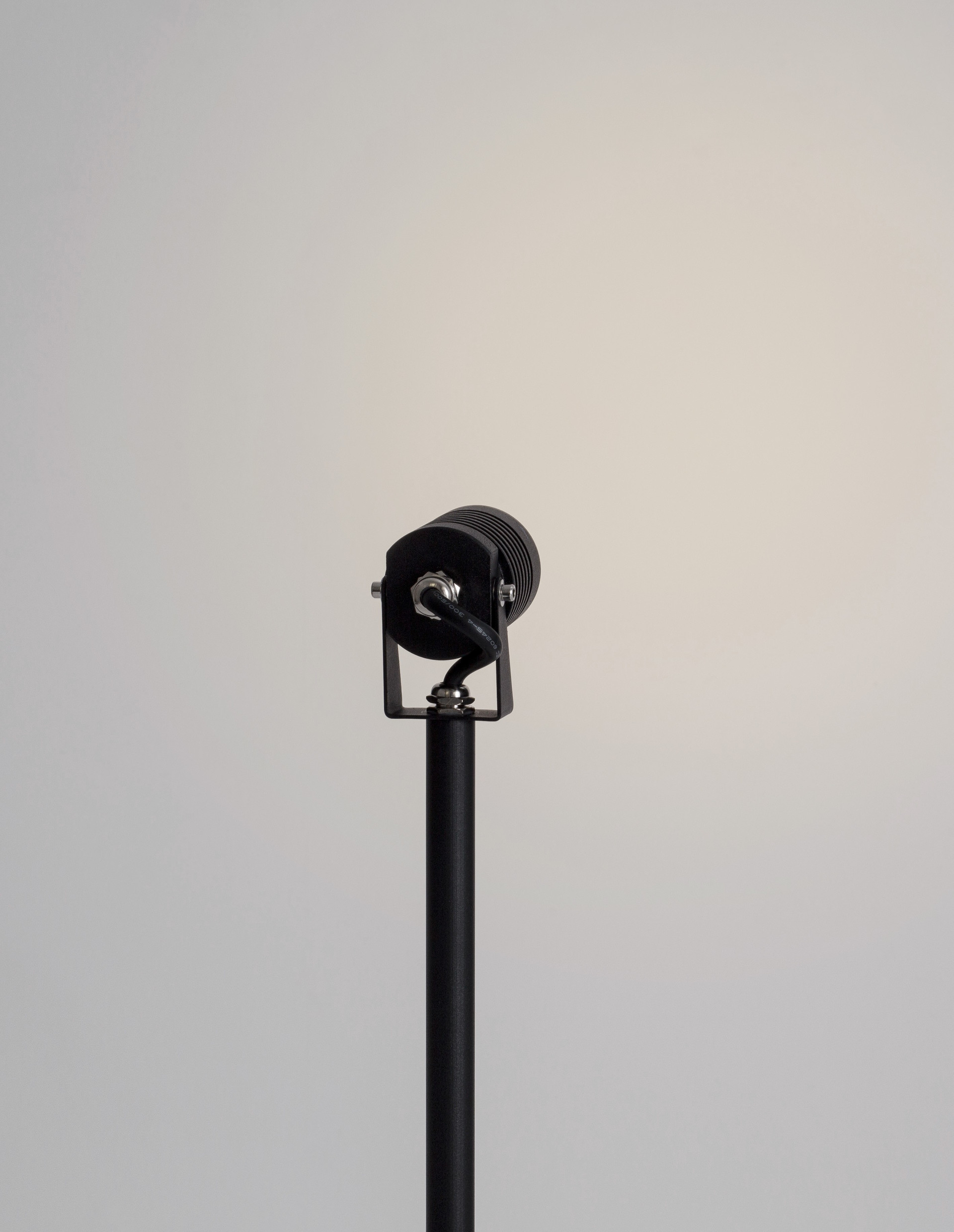FEND | W 9 H 64 D 5 cm | 5 W | 3000 K | 378 lm | IP65 | Black | Aluminum