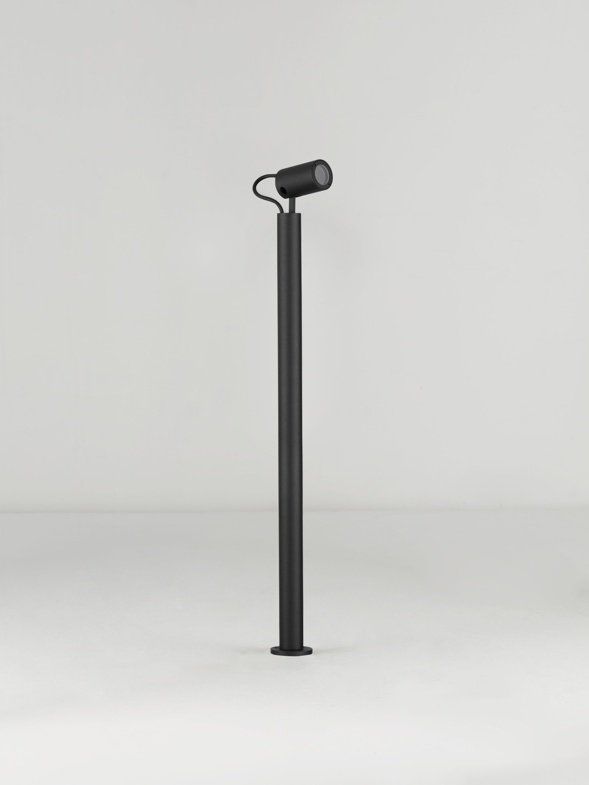NODO | W 6.5 H 65 D 4 cm | 3 W | 2700 K | 82 lm | IP65 | Black | Aluminum