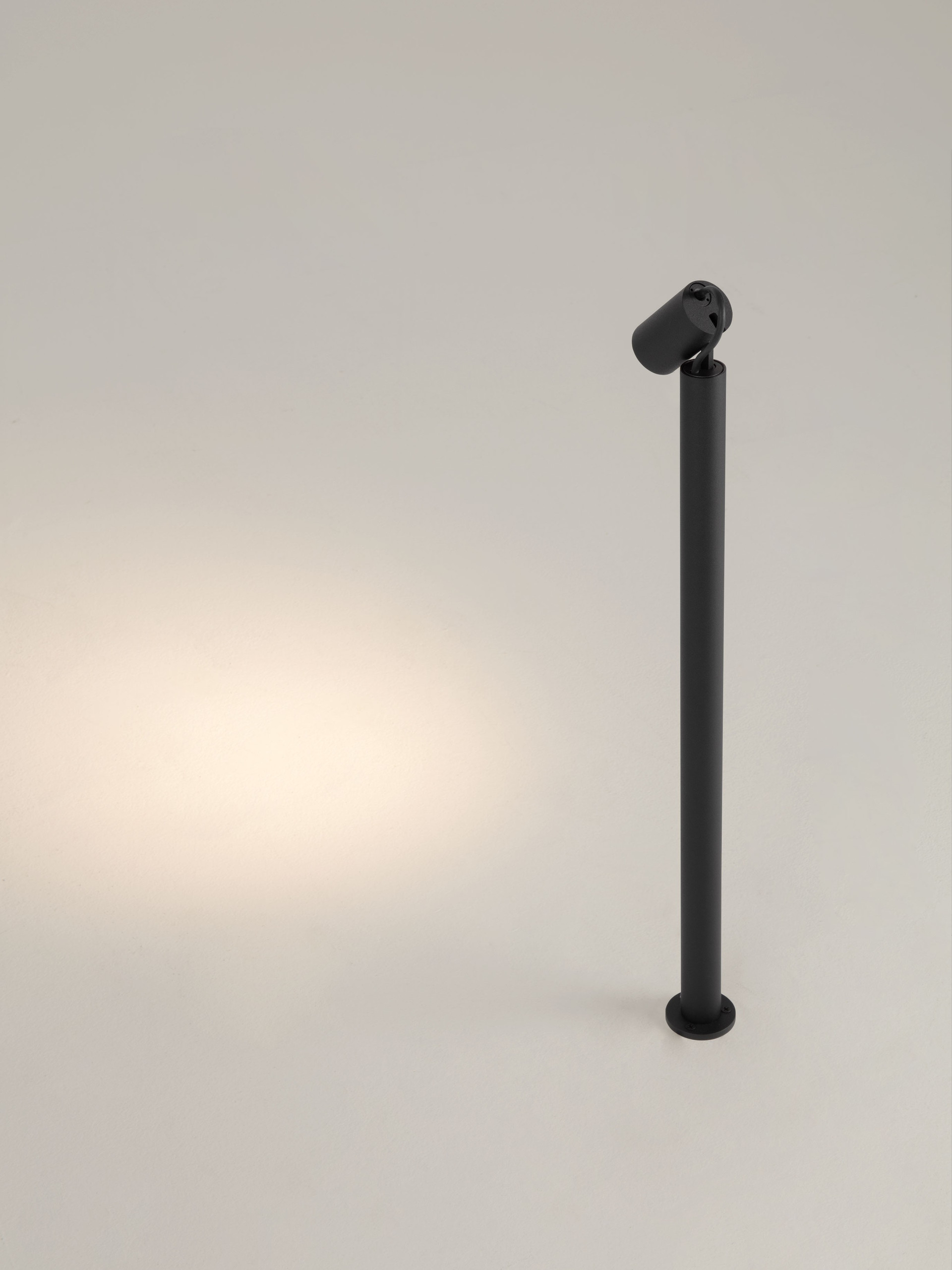 NODO | W 6.5 H 65 D 4 cm | 3 W | 2700 K | 82 lm | IP65 | Black | Aluminum