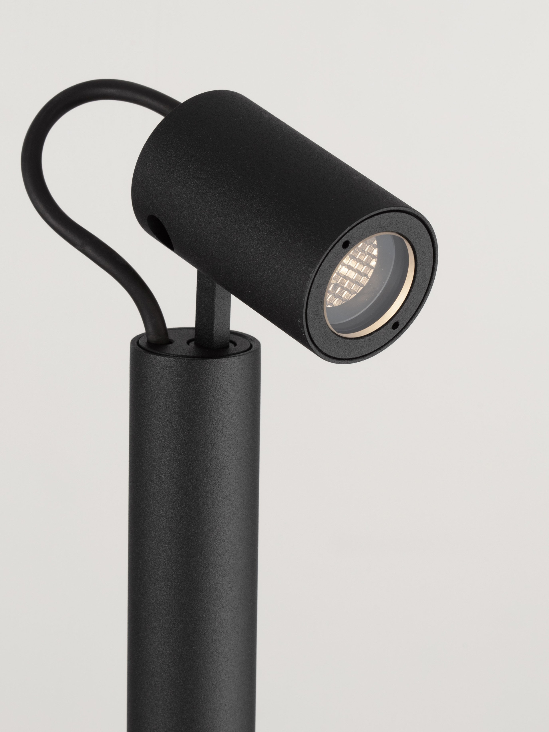 NODO | W 6.5 H 65 D 4 cm | 3 W | 3000 K | 82 lm | IP65 | Black | Aluminum
