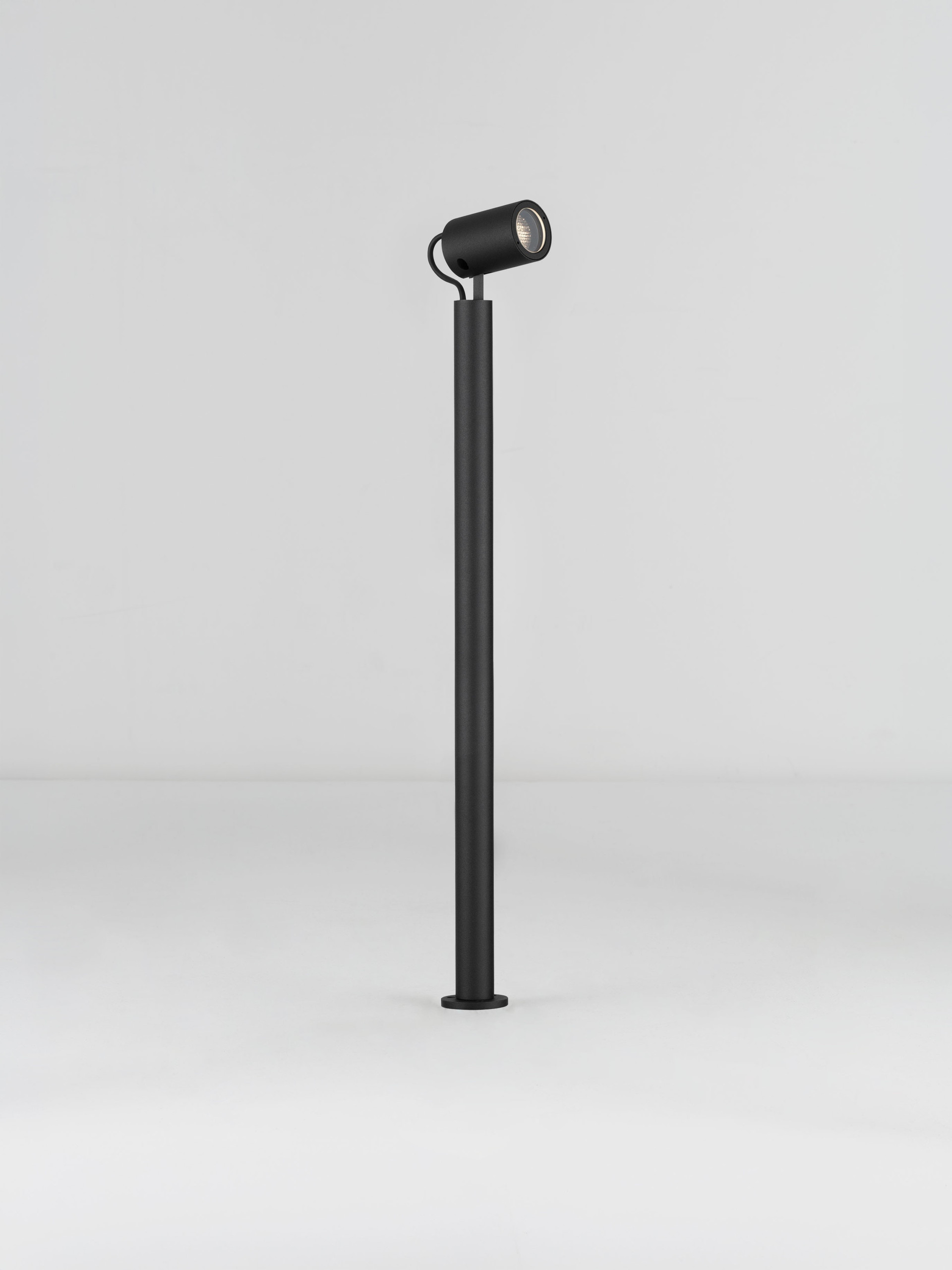 NODO | W 7.5 H 65 D 5 cm | 7 W | 2700 K | 243 lm | IP65 | Black | Aluminum
