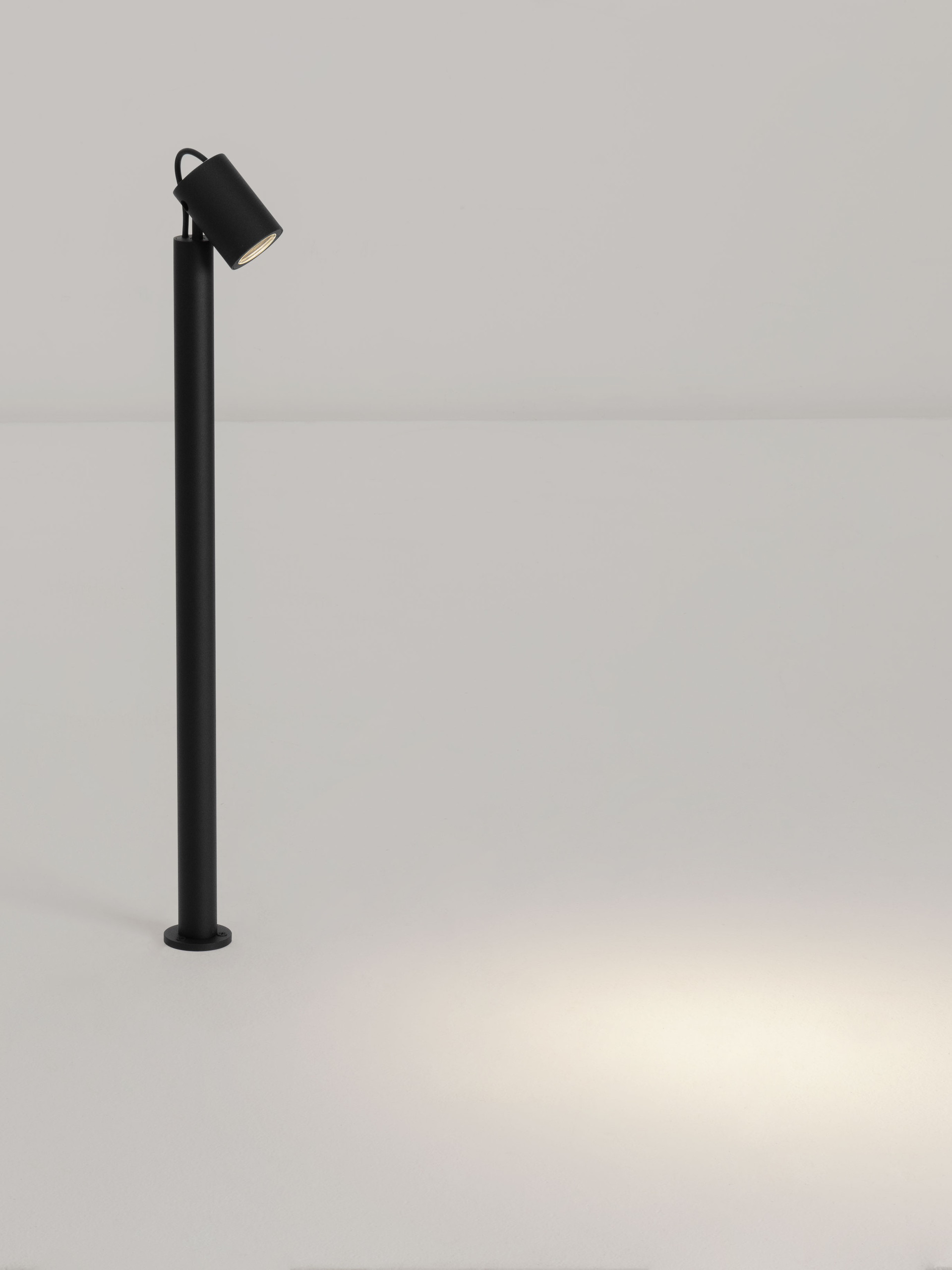 NODO | W 7.5 H 65 D 5 cm | 7 W | 3000 K | 243 lm | IP65 | Black | Aluminum