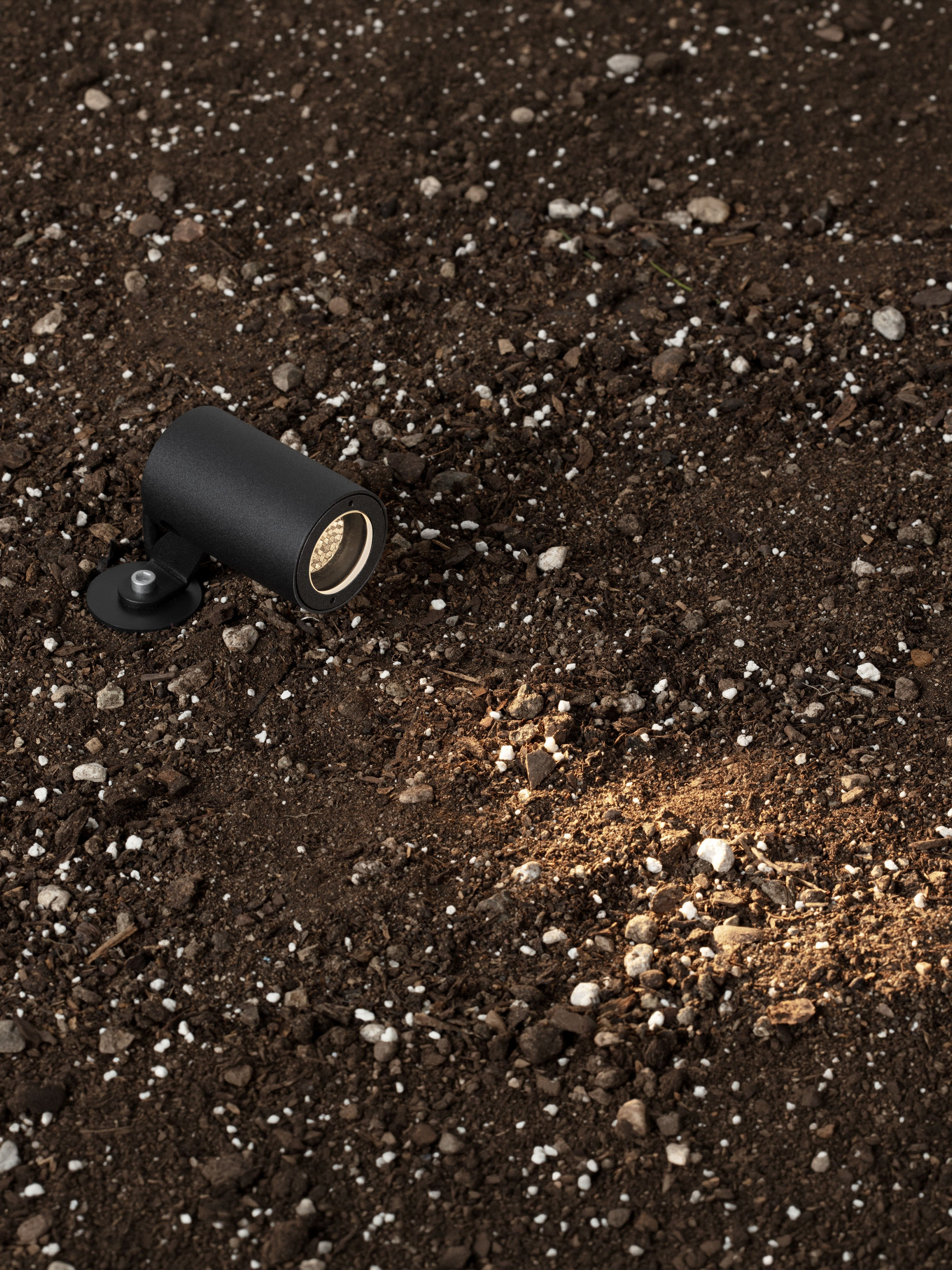 GLIN | W 6.5 H 25 D 4 cm | 3 W | 3000 K | 82 lm | IP65 | Black | Aluminum