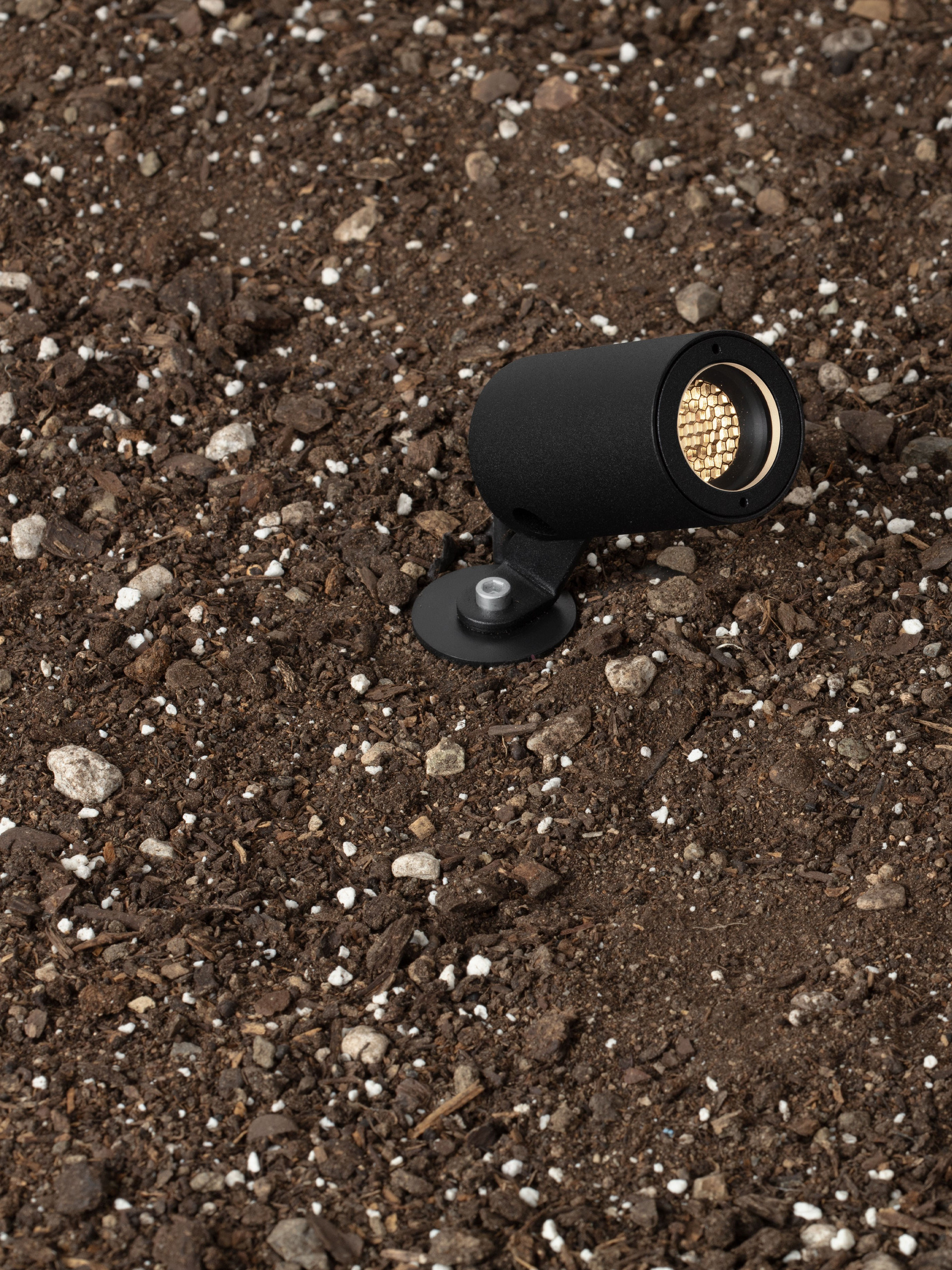 GLIN | W 6.5 H 25 D 4 cm | 3 W | 3000 K | 82 lm | IP65 | Black | Aluminum