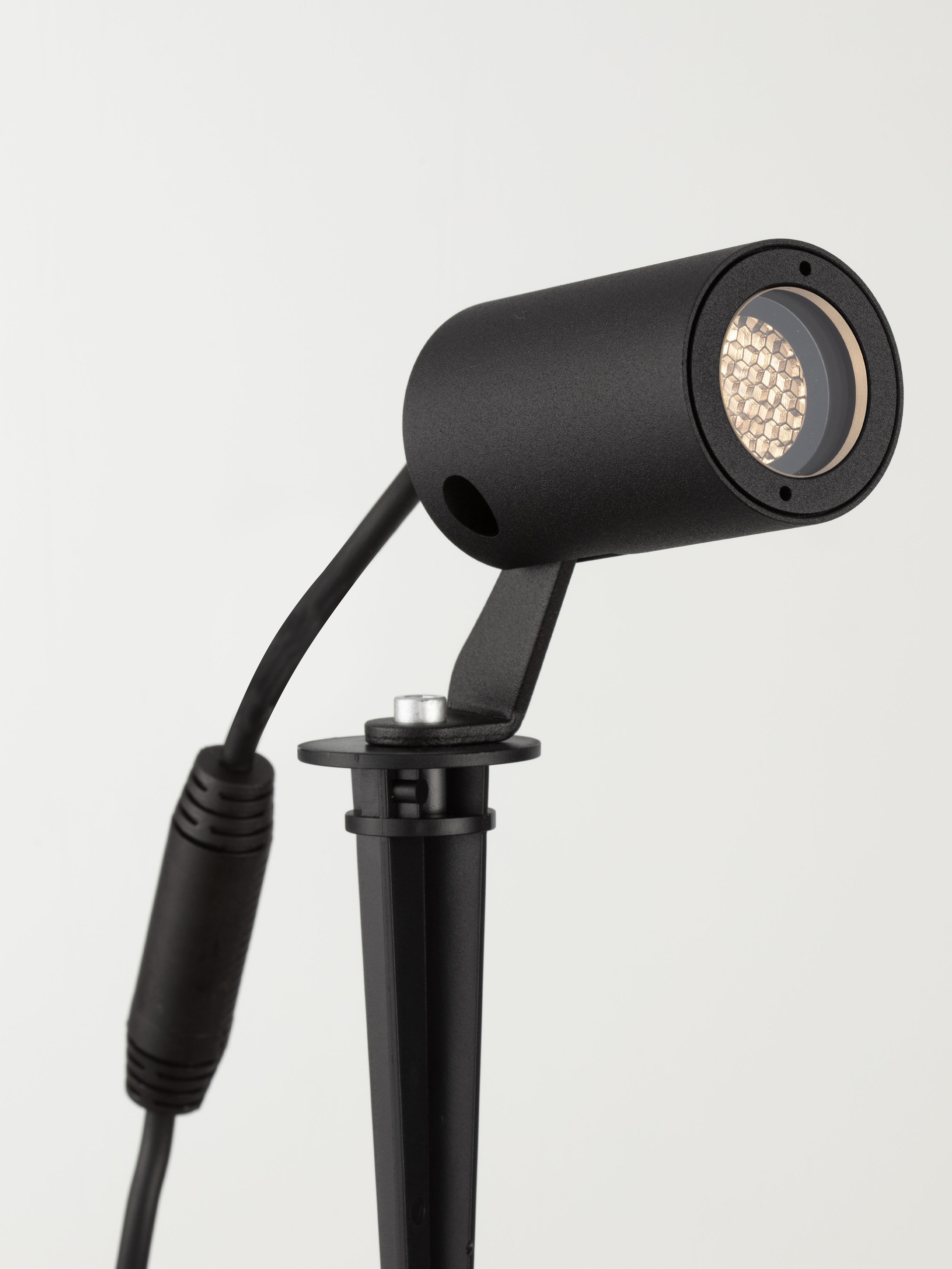 GLIN | W 6.5 H 25 D 4 cm | 3 W | 3000 K | 82 lm | IP65 | Black | Aluminum