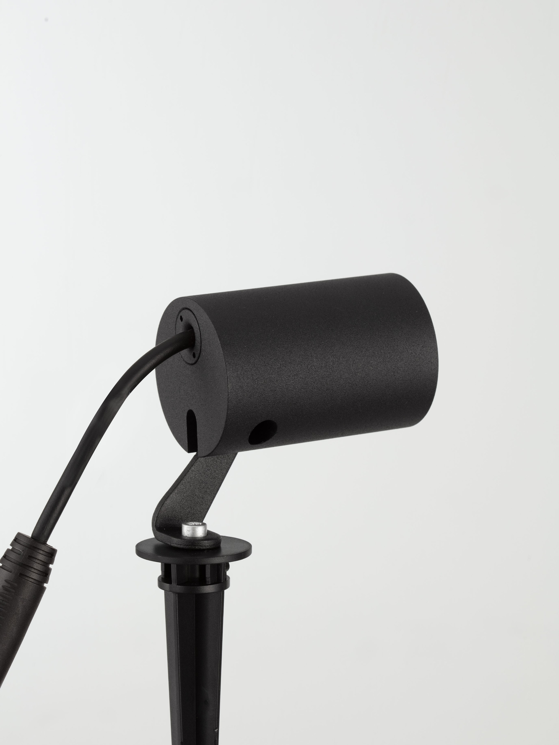GLIN | W 7.5 H 26.5 D 5 cm | 7 W | 2700 K | 243 lm | IP65 | Black | Aluminum